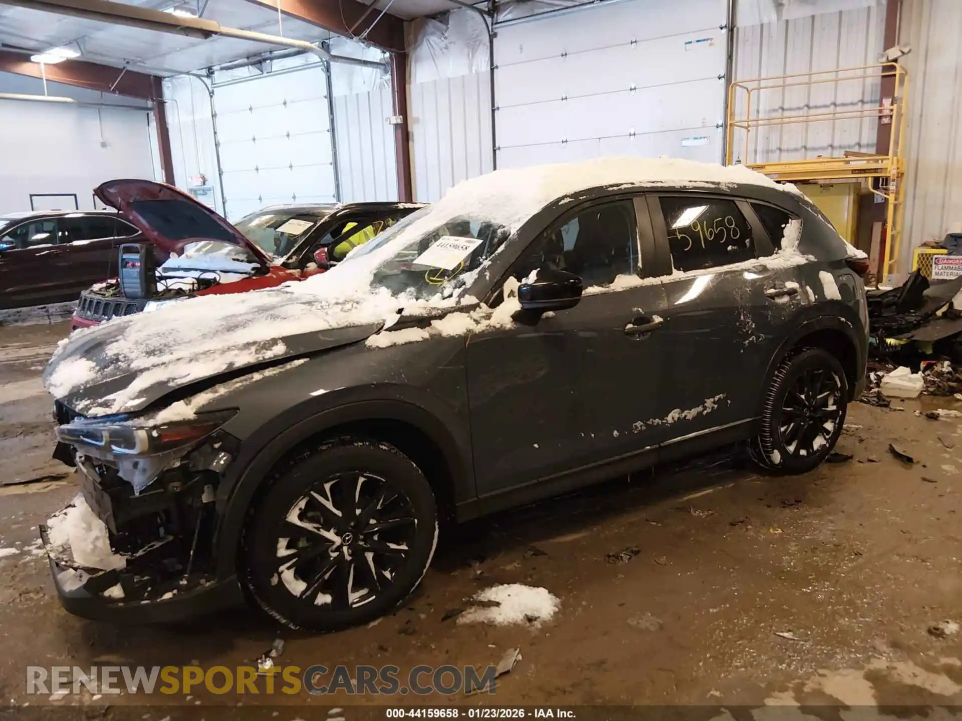2 fotografías del automóvil dañado JM3KFBCL2R0511660 MAZDA CX-5 2024
