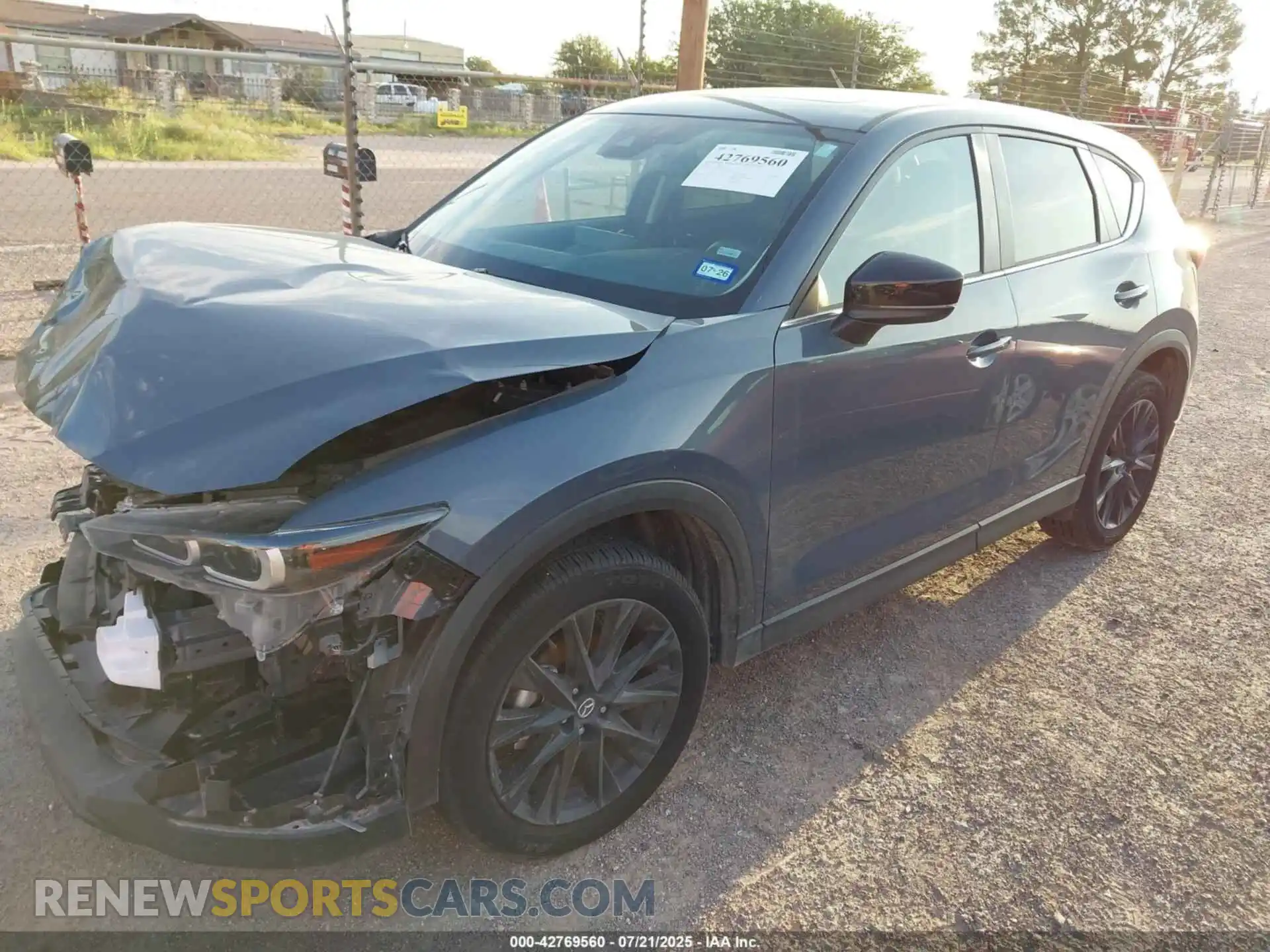 2 fotografías del automóvil dañado JM3KFBCL3R0532159 MAZDA CX-5 2024