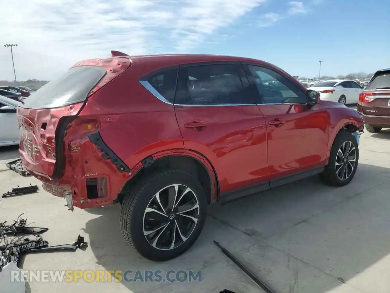 3 fotografías del automóvil dañado JM3KFBEM9P0131265 MAZDA CX-5 PREMI 2023