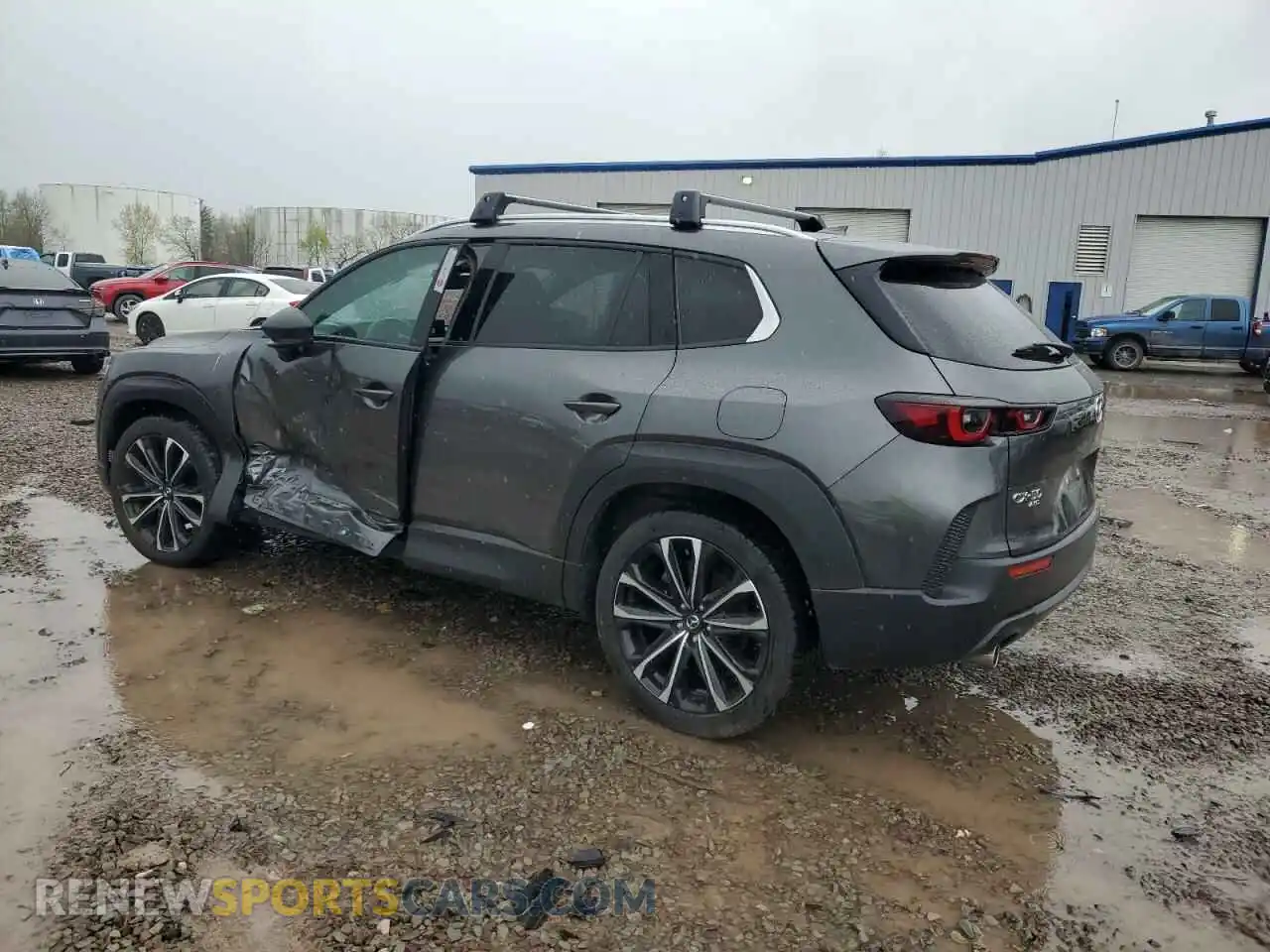 2 fotografías del automóvil dañado 7MMVABEM0PN130397 MAZDA CX-50 2023
