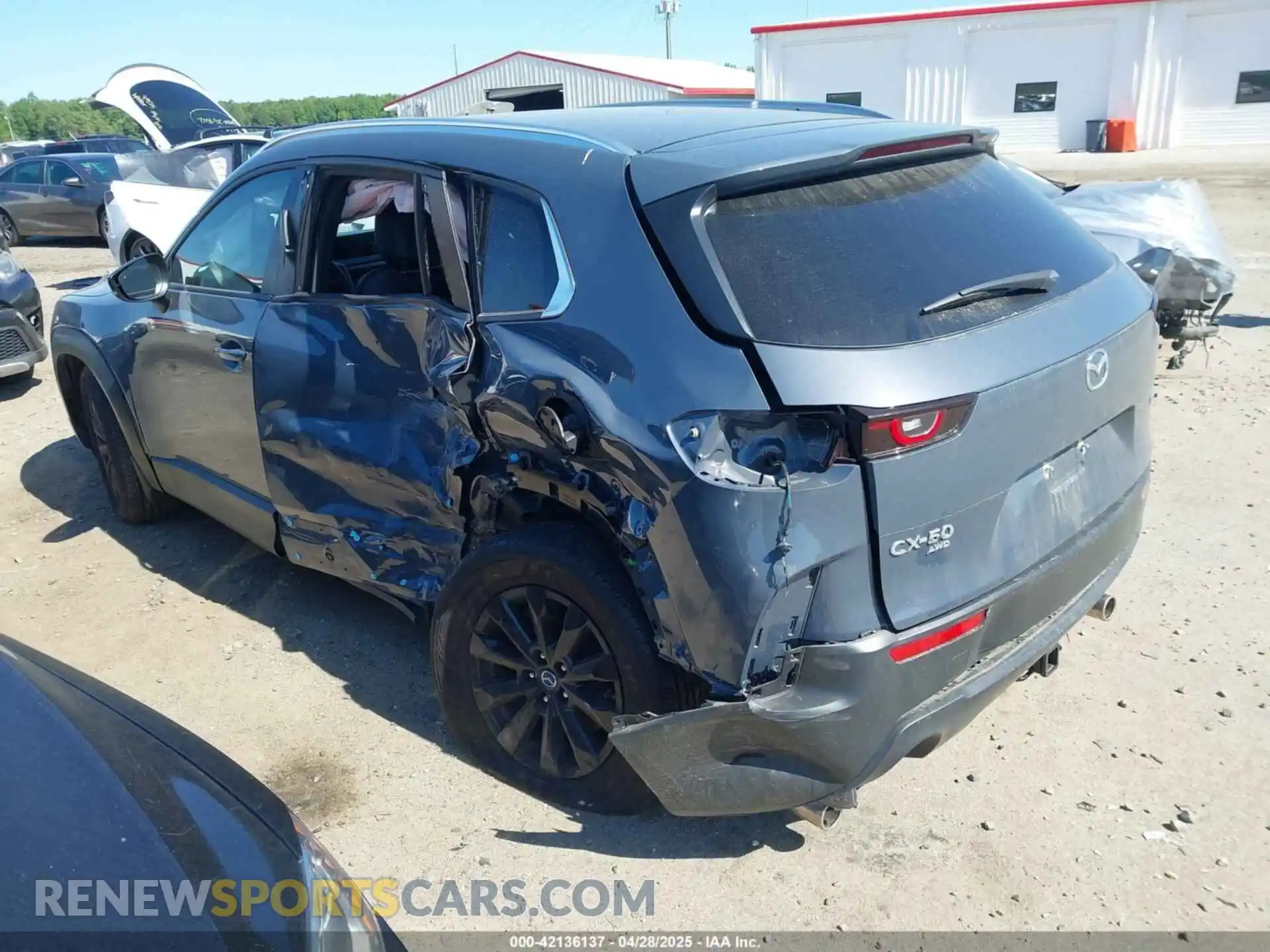 3 fotografías del automóvil dañado 7MMVABAM5RN192435 MAZDA CX-50 2024