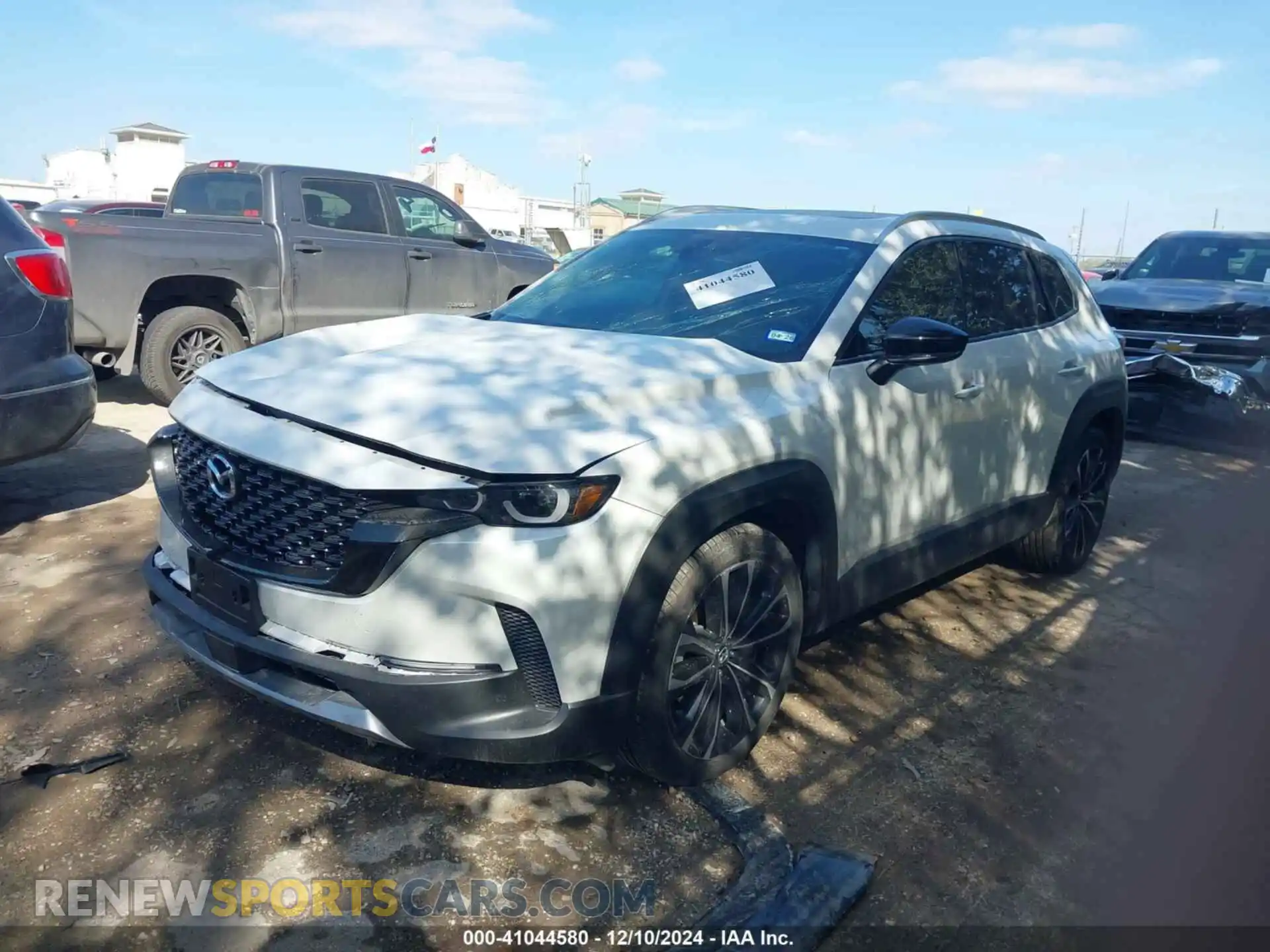 2 Photograph of a damaged car 7MMVABDY3RN207237 MAZDA CX-50 2024