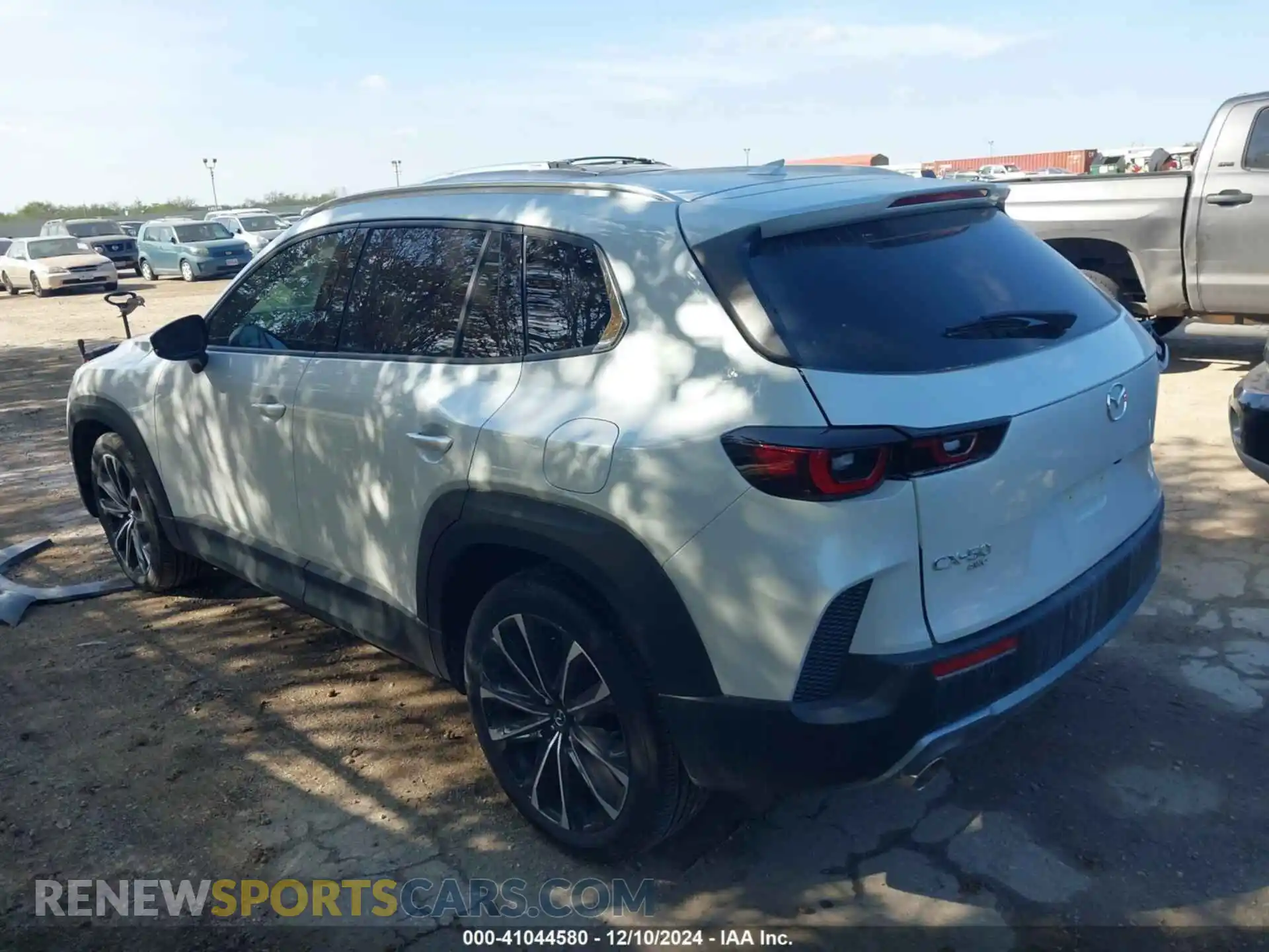 3 Photograph of a damaged car 7MMVABDY3RN207237 MAZDA CX-50 2024