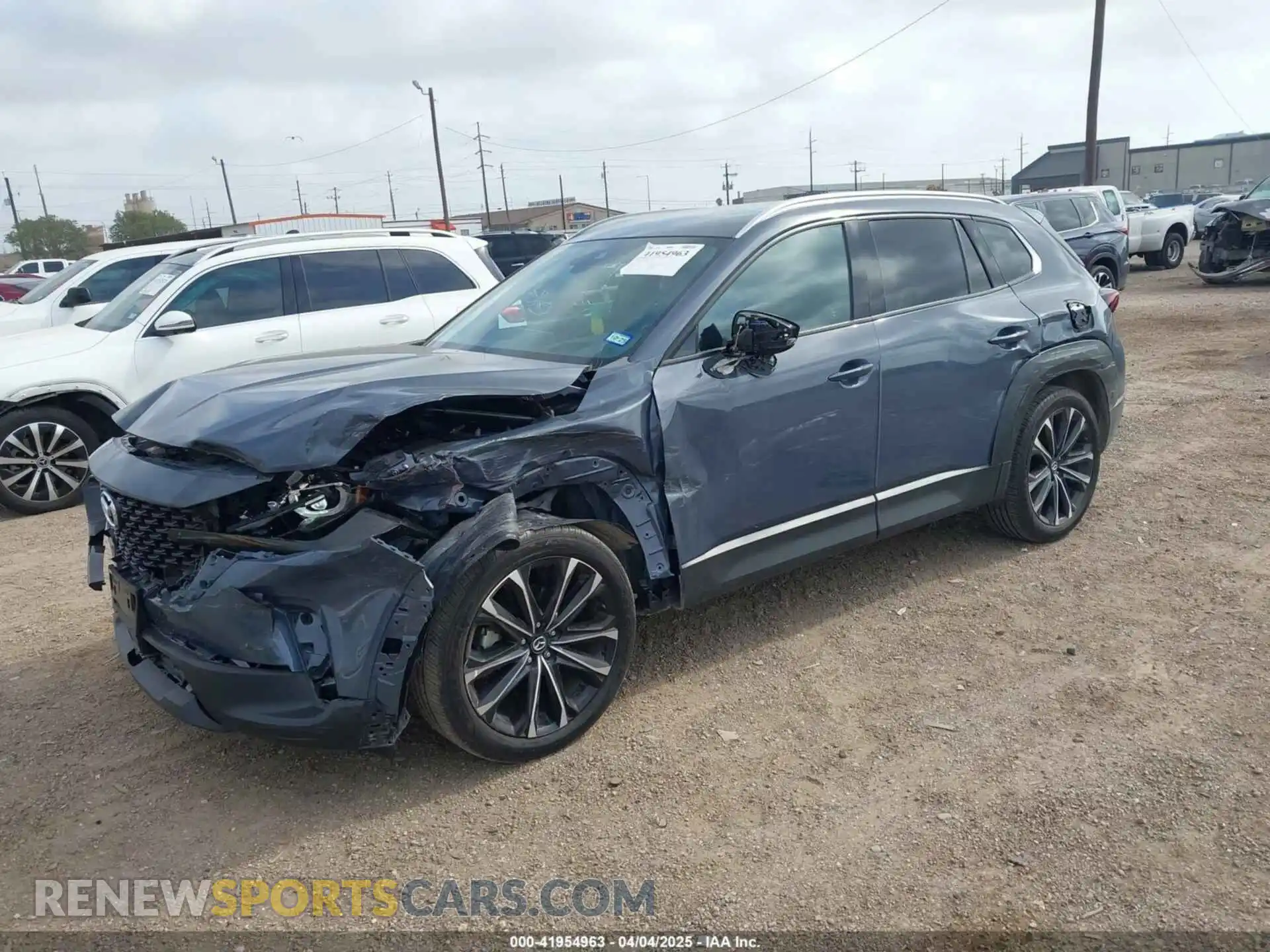 2 fotografías del automóvil dañado 7MMVABEM5RN192140 MAZDA CX-50 2024