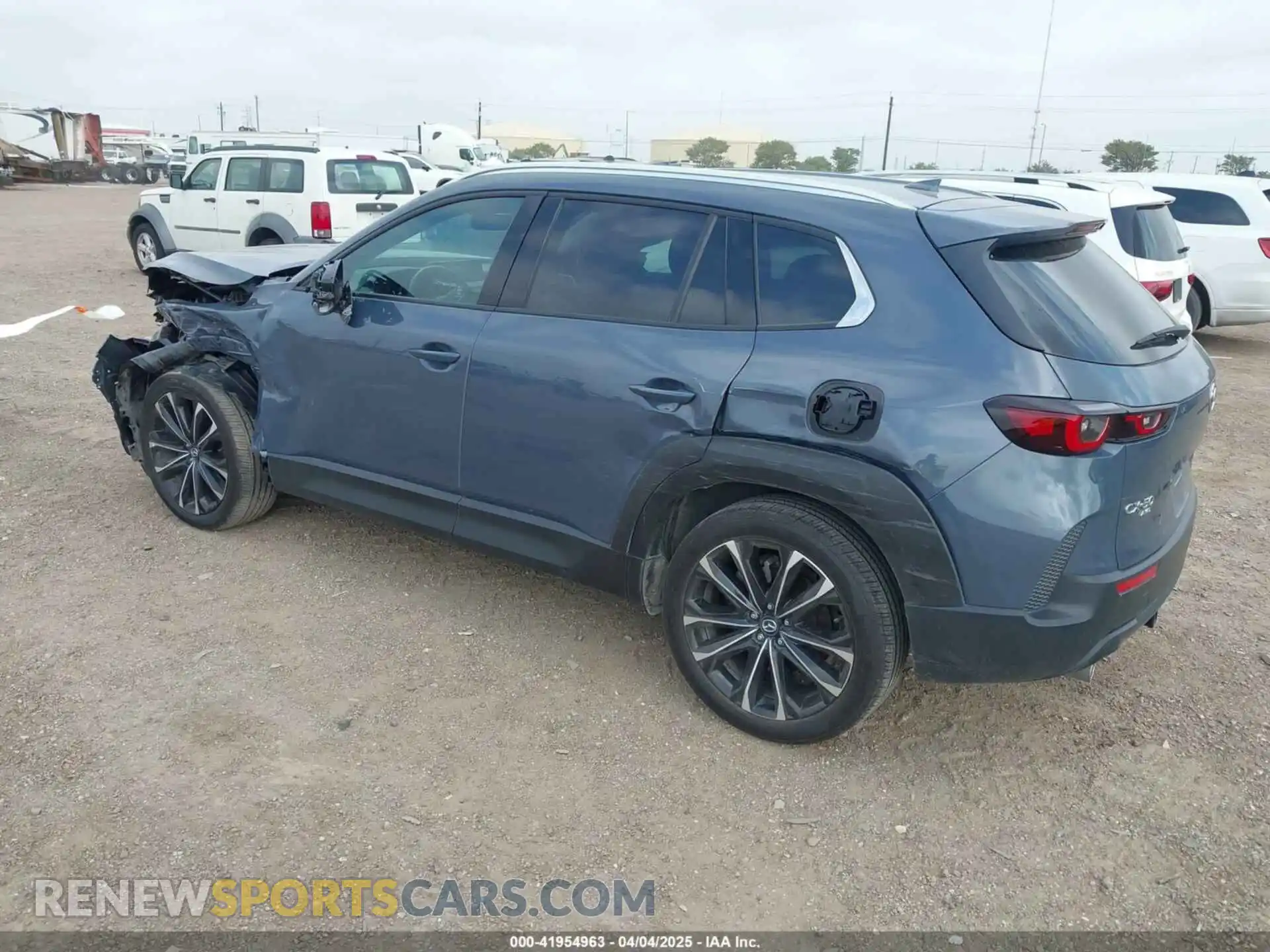3 fotografías del automóvil dañado 7MMVABEM5RN192140 MAZDA CX-50 2024