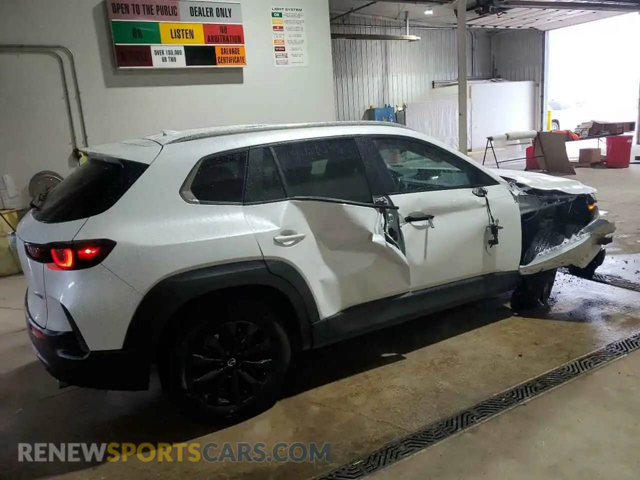 3 fotografías del automóvil dañado 7MMVABDM8SN311953 MAZDA CX-50 2025