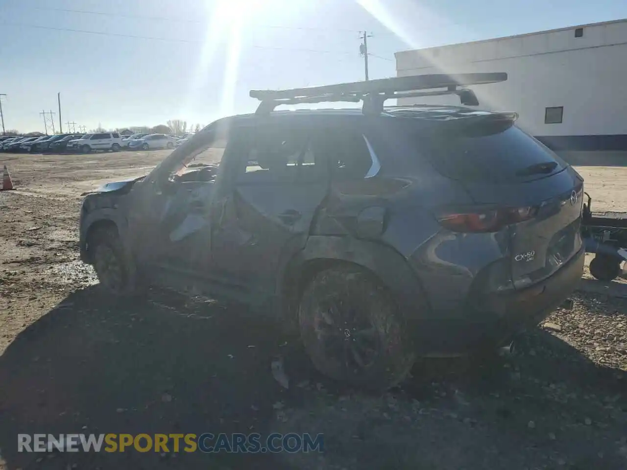 2 fotografías del automóvil dañado 7MMVABAM1RN190018 MAZDA CX-50 SELE 2024