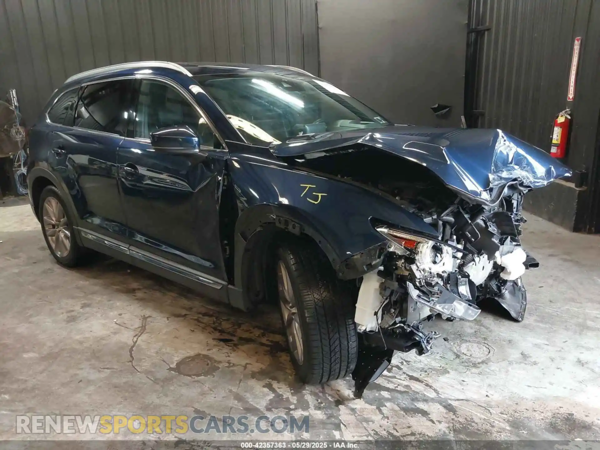 1 Photograph of a damaged car JM3TCBDY4L0403376 MAZDA CX-9 2020