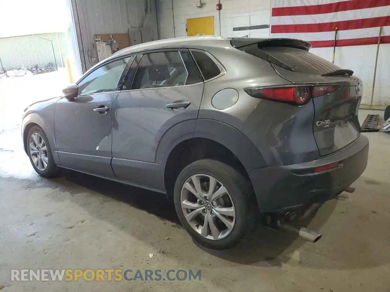 2 Photograph of a damaged car 3MVDMBEM9LM136348 MAZDA CX30 2020