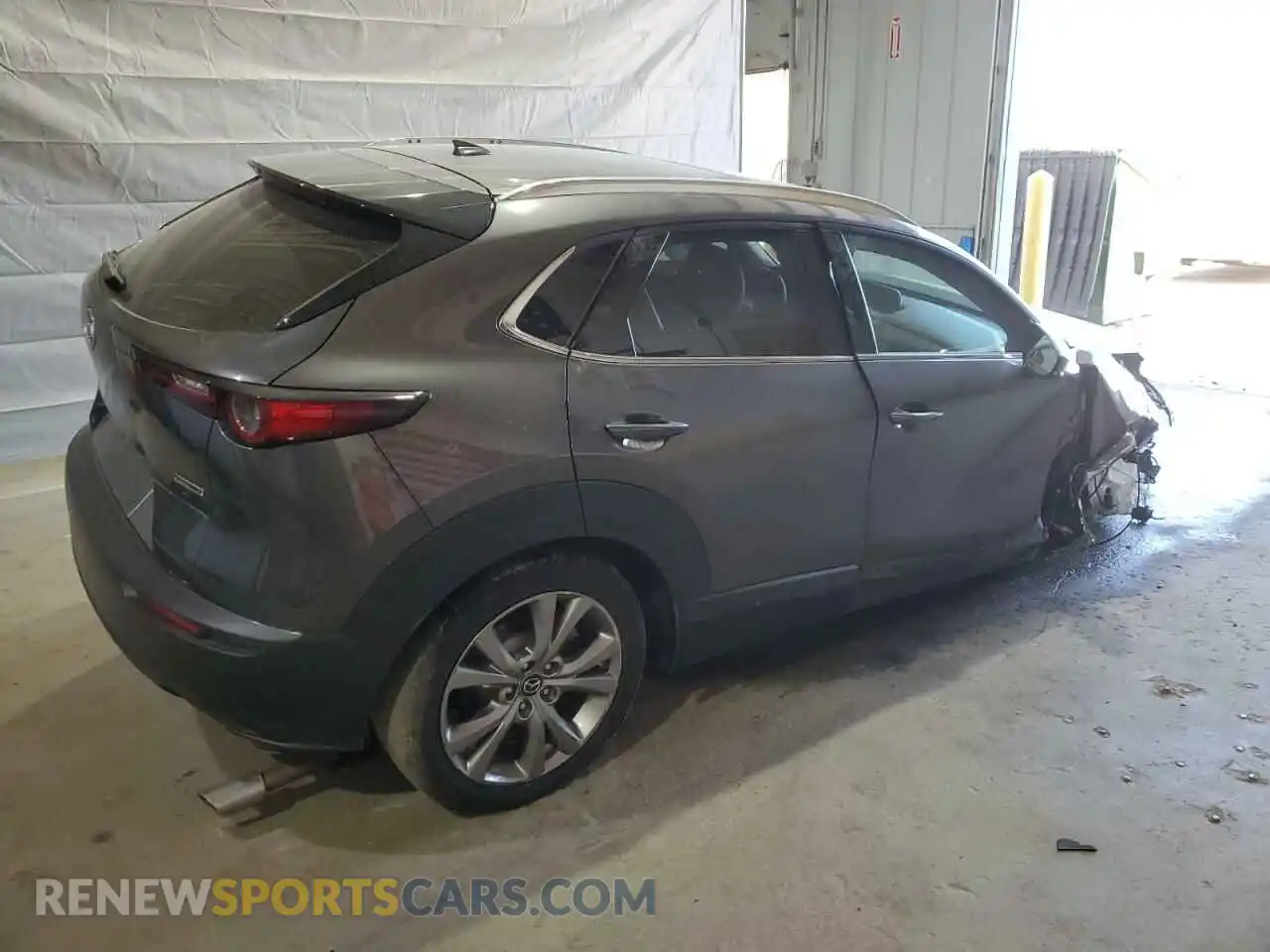 3 Photograph of a damaged car 3MVDMBEM9LM136348 MAZDA CX30 2020