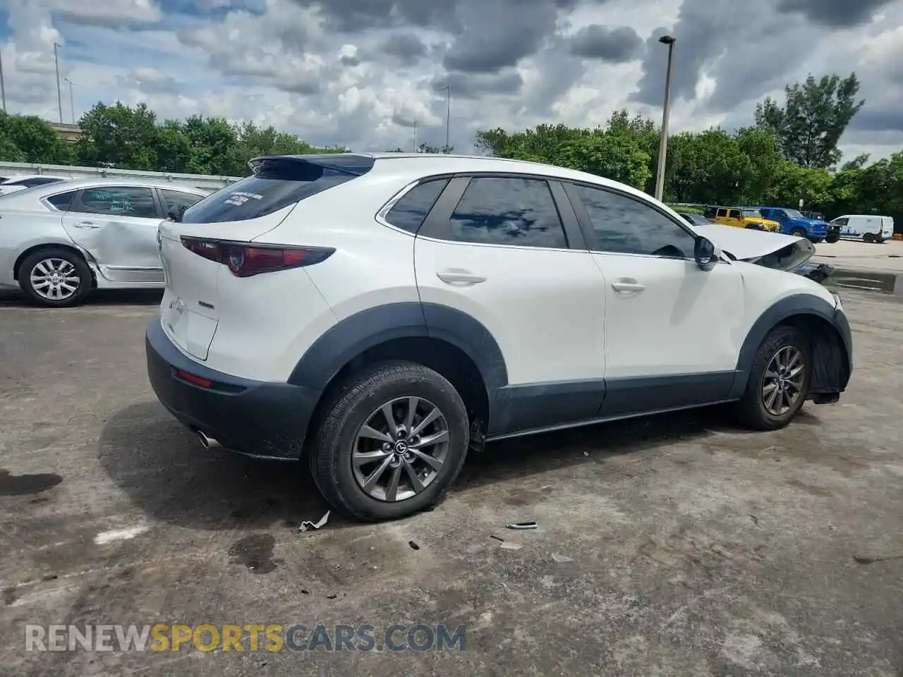 3 Photograph of a damaged car 3MVDMAAL6MM212293 MAZDA CX30 2021