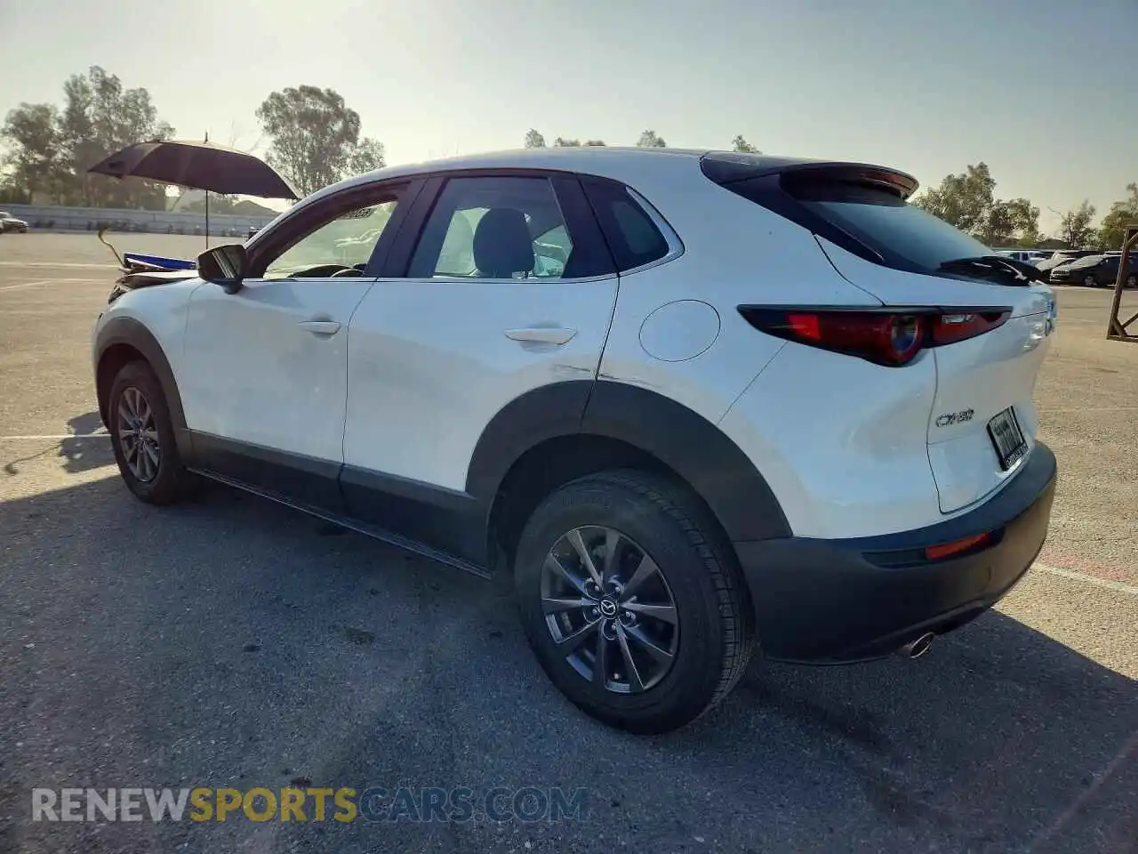 2 fotografías del automóvil dañado 3MVDMAAL6MM215100 MAZDA CX30 2021