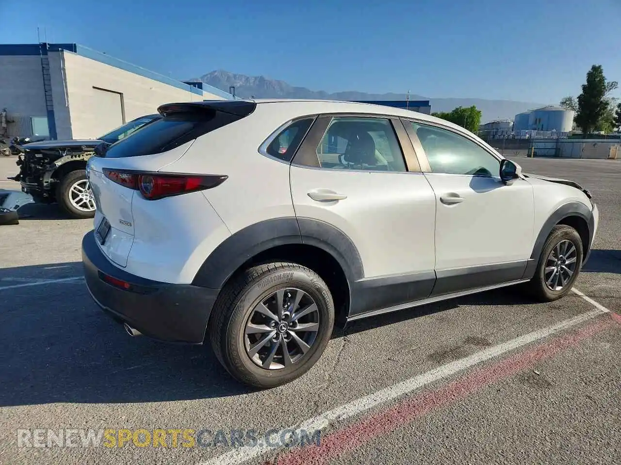 3 fotografías del automóvil dañado 3MVDMAAL6MM215100 MAZDA CX30 2021
