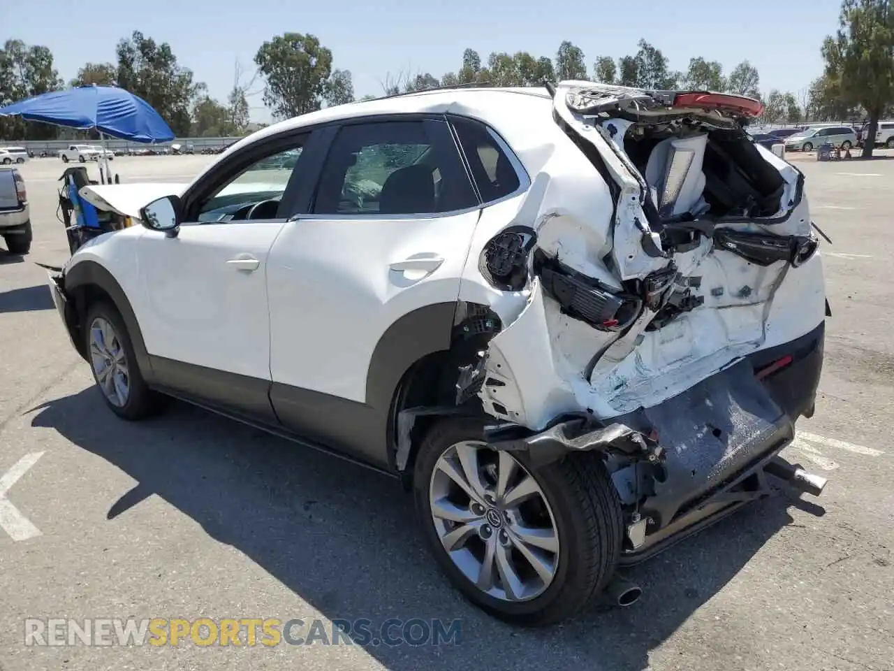 2 Photograph of a damaged car 3MVDMABL3MM203811 MAZDA CX30 2021