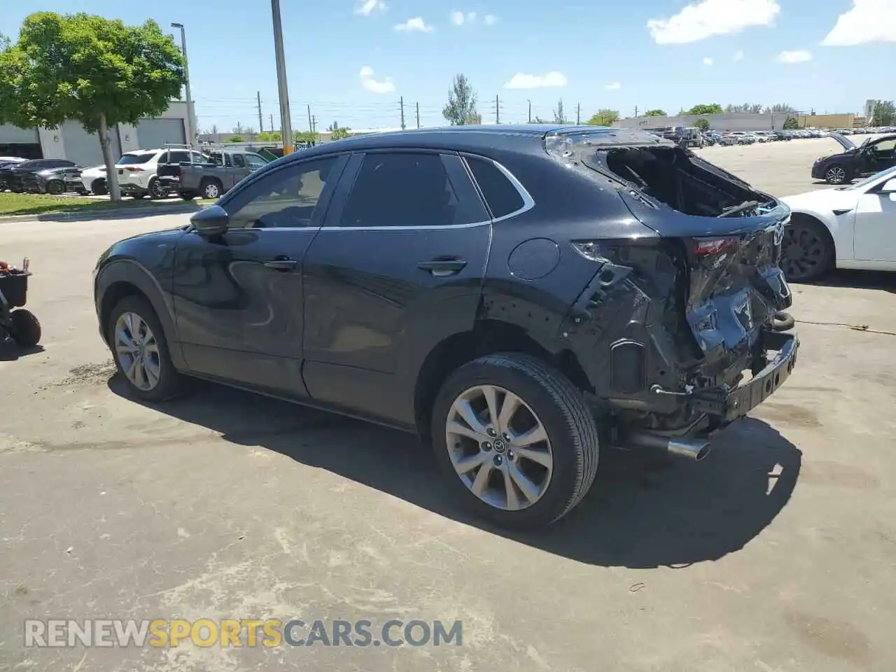 2 Photograph of a damaged car 3MVDMABL8MM254592 MAZDA CX30 2021