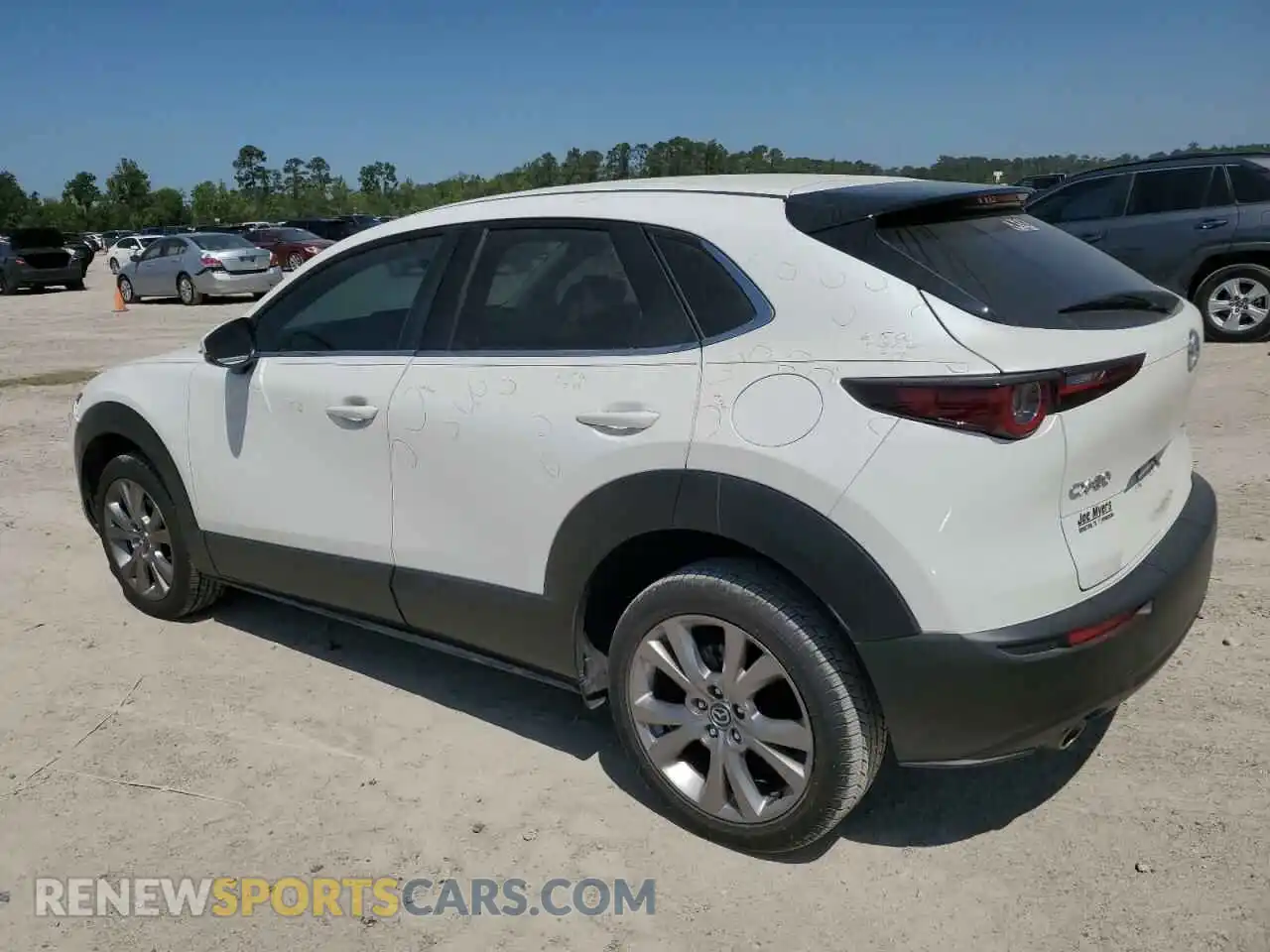 2 Photograph of a damaged car 3MVDMACL4MM208868 MAZDA CX30 2021