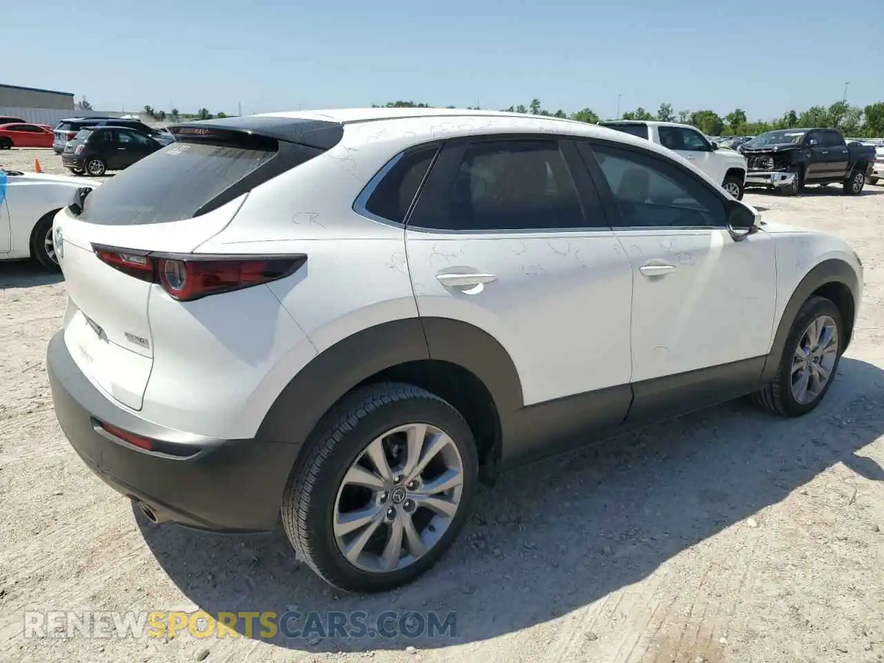 3 Photograph of a damaged car 3MVDMACL4MM208868 MAZDA CX30 2021