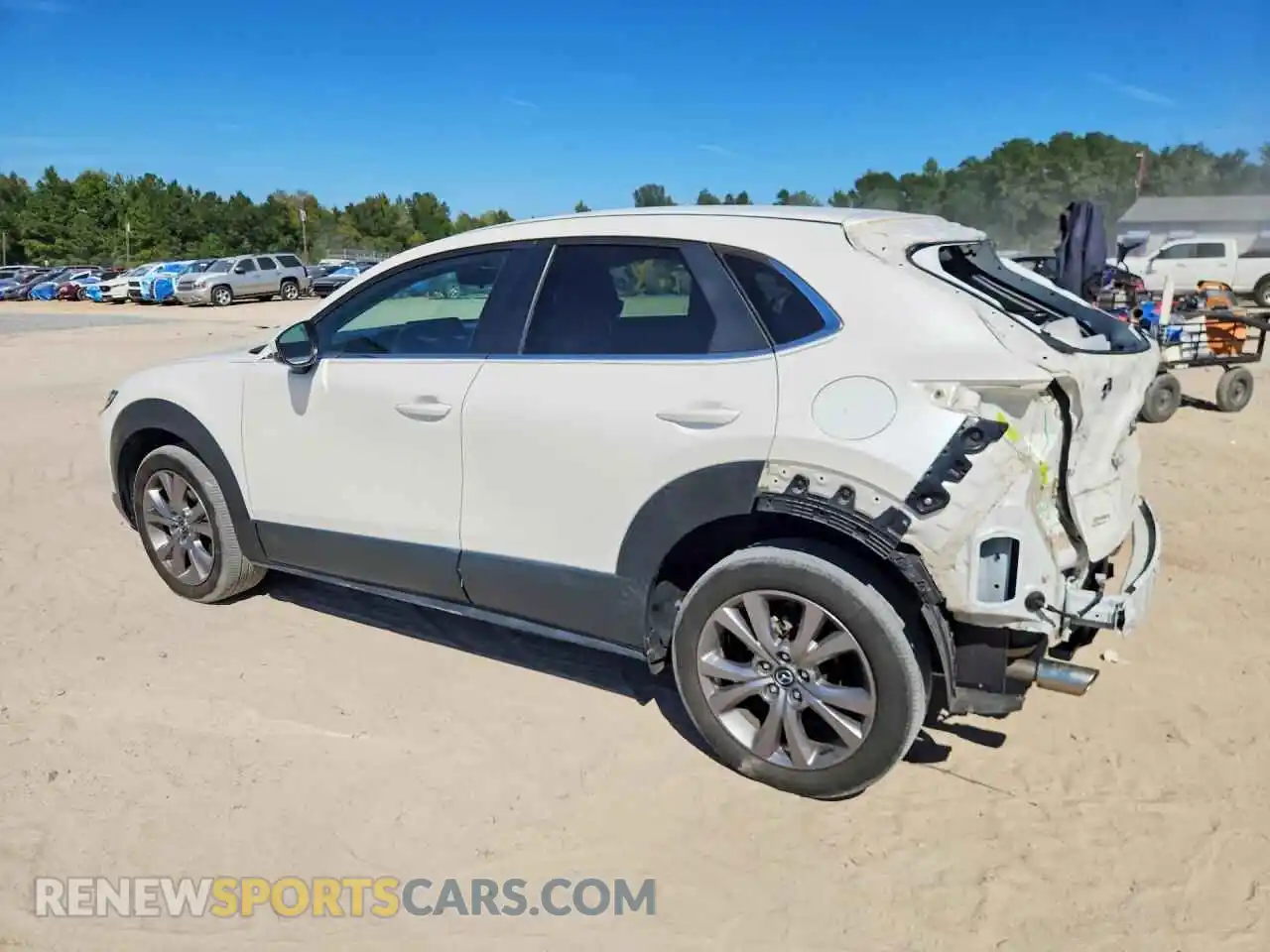 2 Photograph of a damaged car 3MVDMACL7MM220402 MAZDA CX30 2021