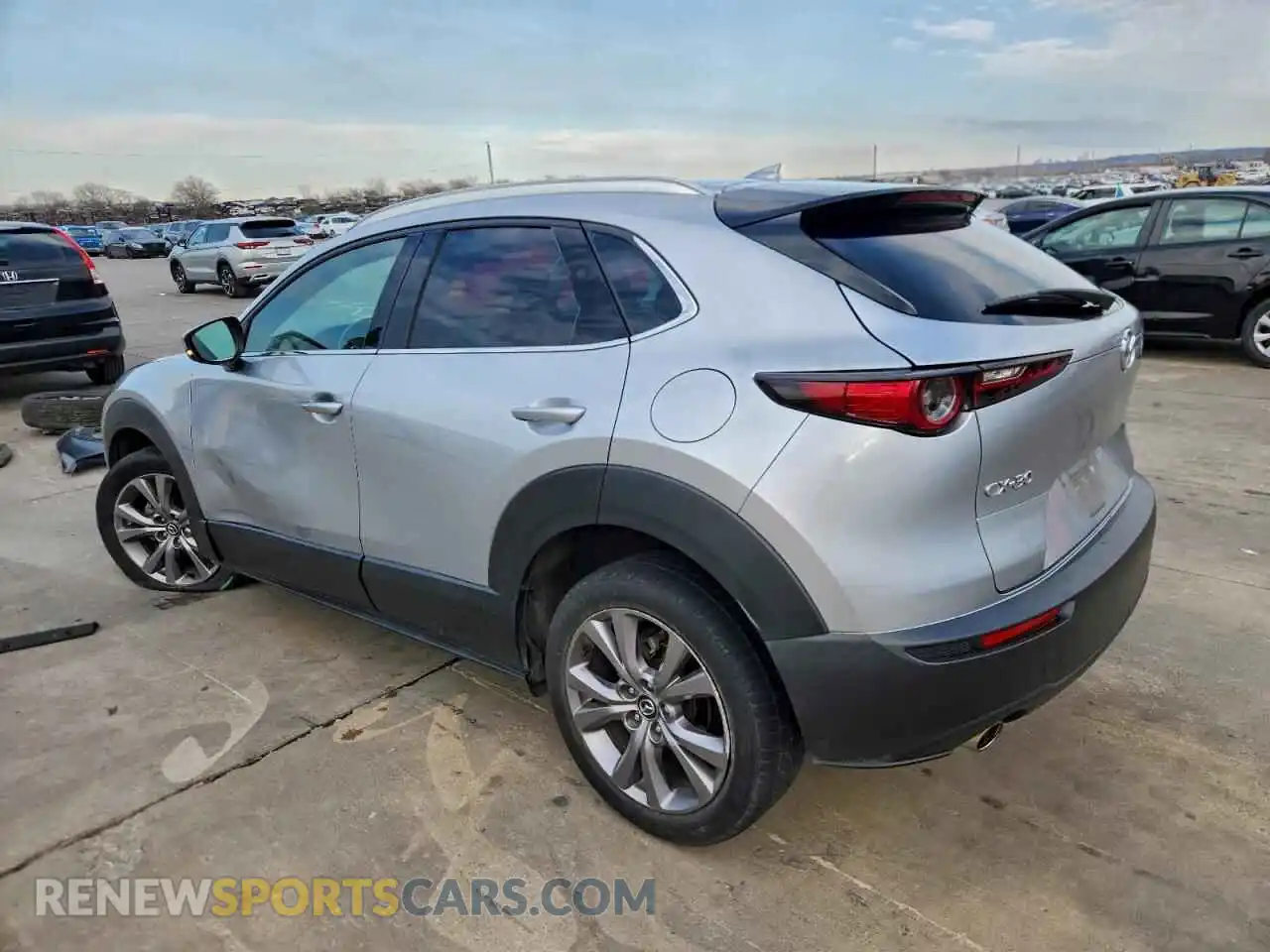 2 Photograph of a damaged car 3MVDMADM5MM216761 MAZDA CX30 2021
