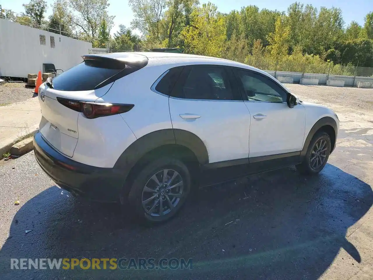 3 Photograph of a damaged car 3MVDMBAL0MM228138 MAZDA CX30 2021