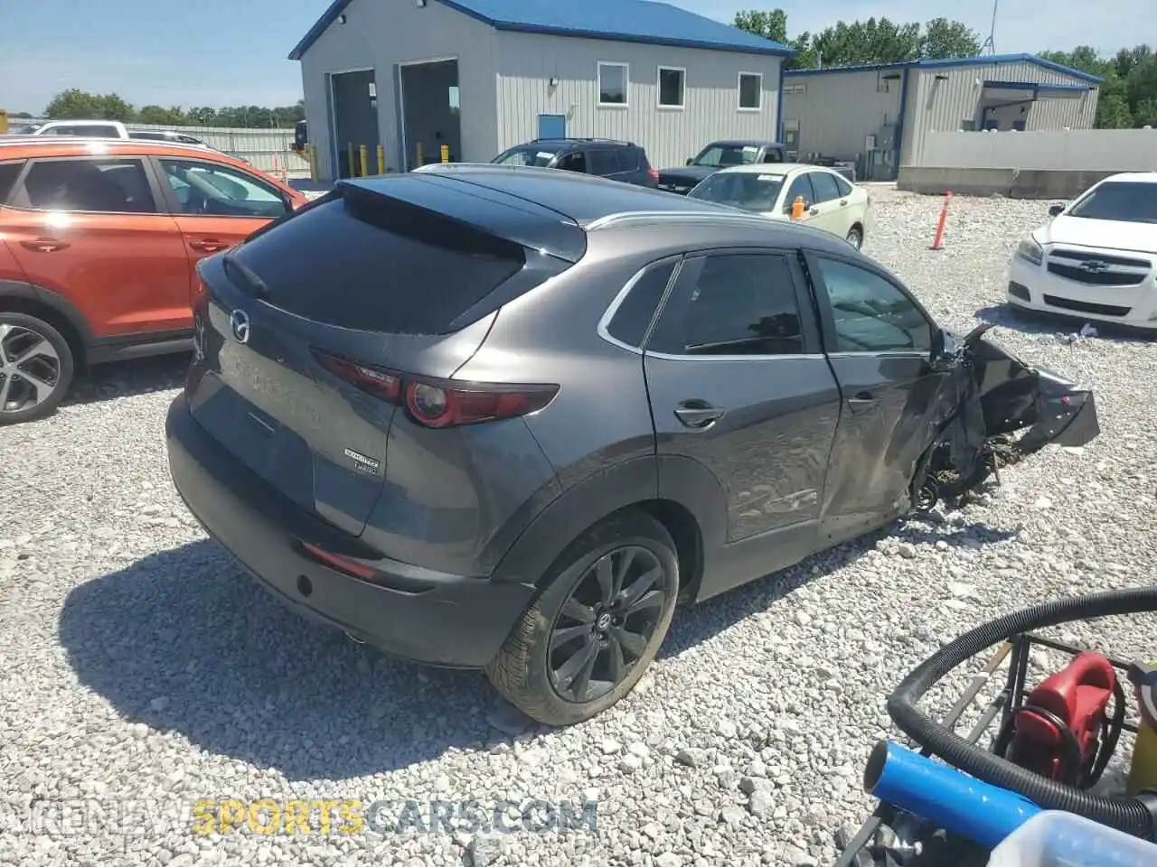 3 Photograph of a damaged car 3MVDMBAY6MM308068 MAZDA CX30 2021