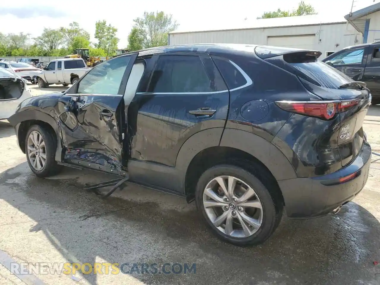 2 Photograph of a damaged car 3MVDMBBL0MM204436 MAZDA CX30 2021