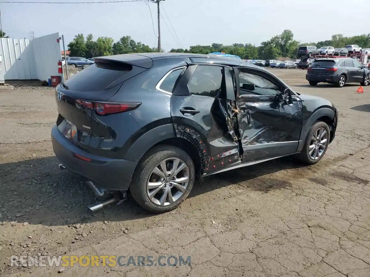 3 Photograph of a damaged car 3MVDMBBL0MM261204 MAZDA CX30 2021