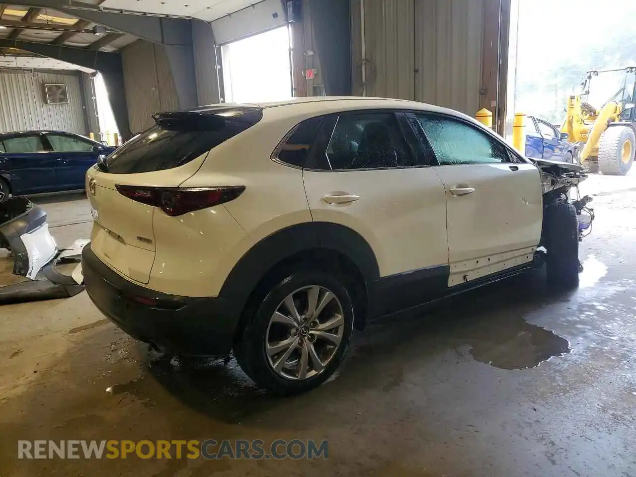 3 Photograph of a damaged car 3MVDMBBL2MM210772 MAZDA CX30 2021