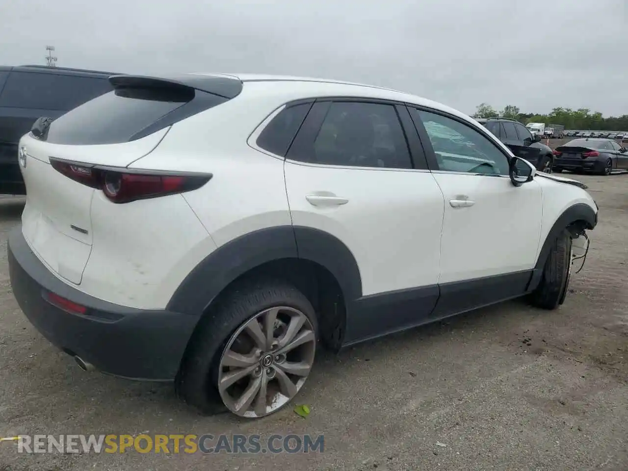 3 Photograph of a damaged car 3MVDMBBL2MM318440 MAZDA CX30 2021