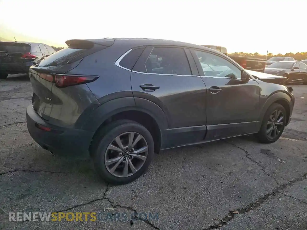 3 Photograph of a damaged car 3MVDMBBL3MM265215 MAZDA CX30 2021