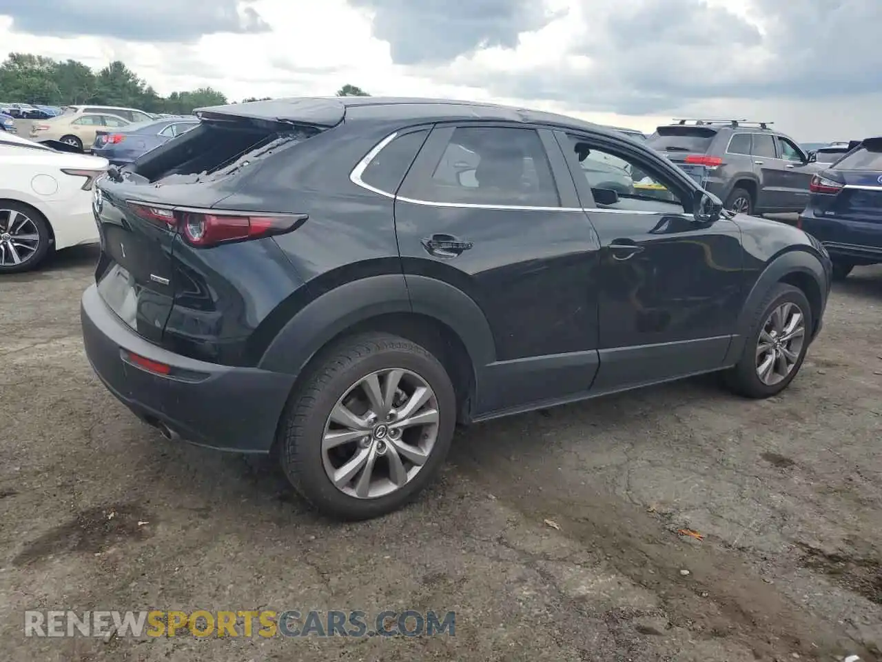3 Photograph of a damaged car 3MVDMBBL4MM235169 MAZDA CX30 2021