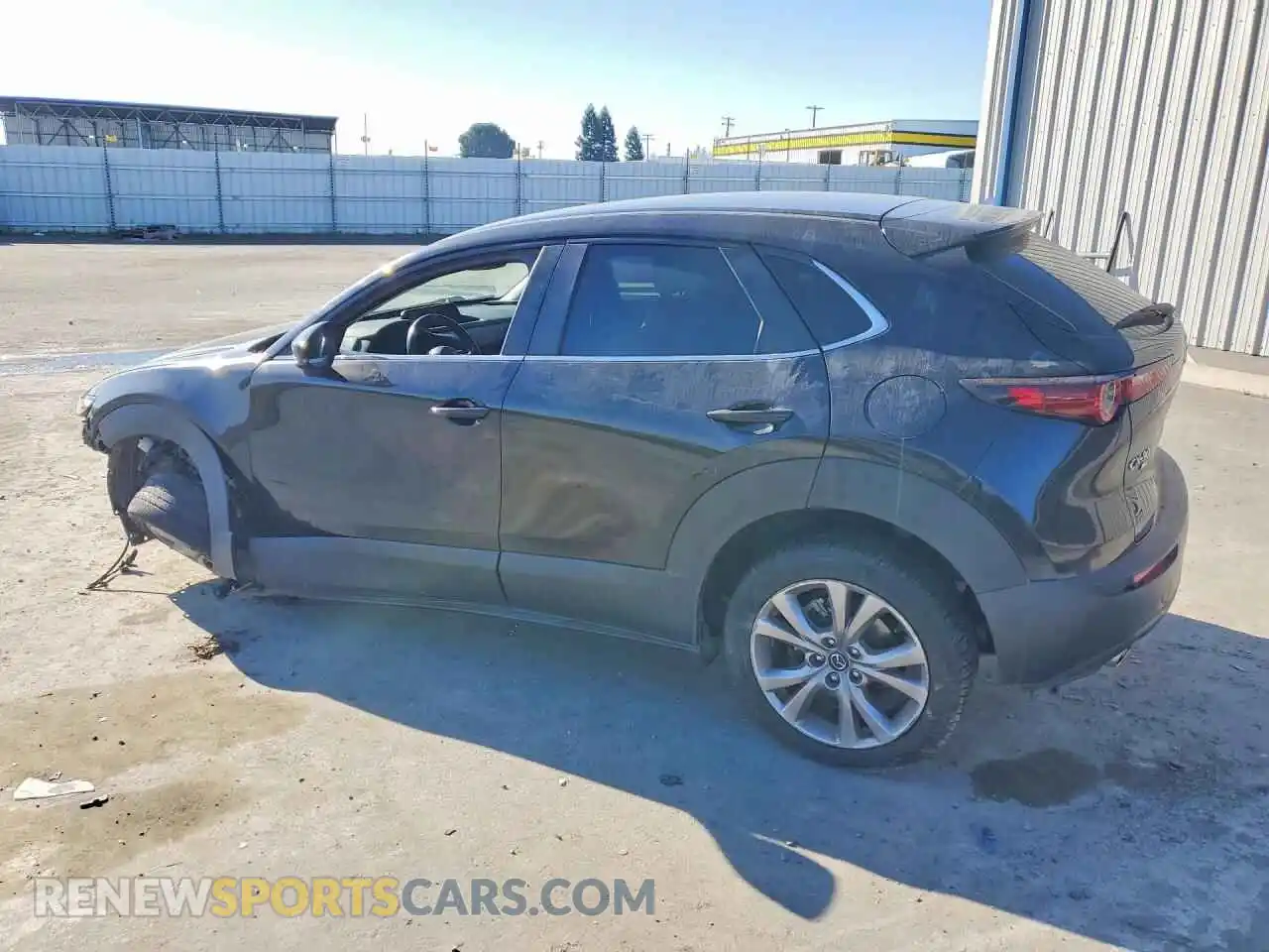 2 Photograph of a damaged car 3MVDMBBL9MM243901 MAZDA CX30 2021