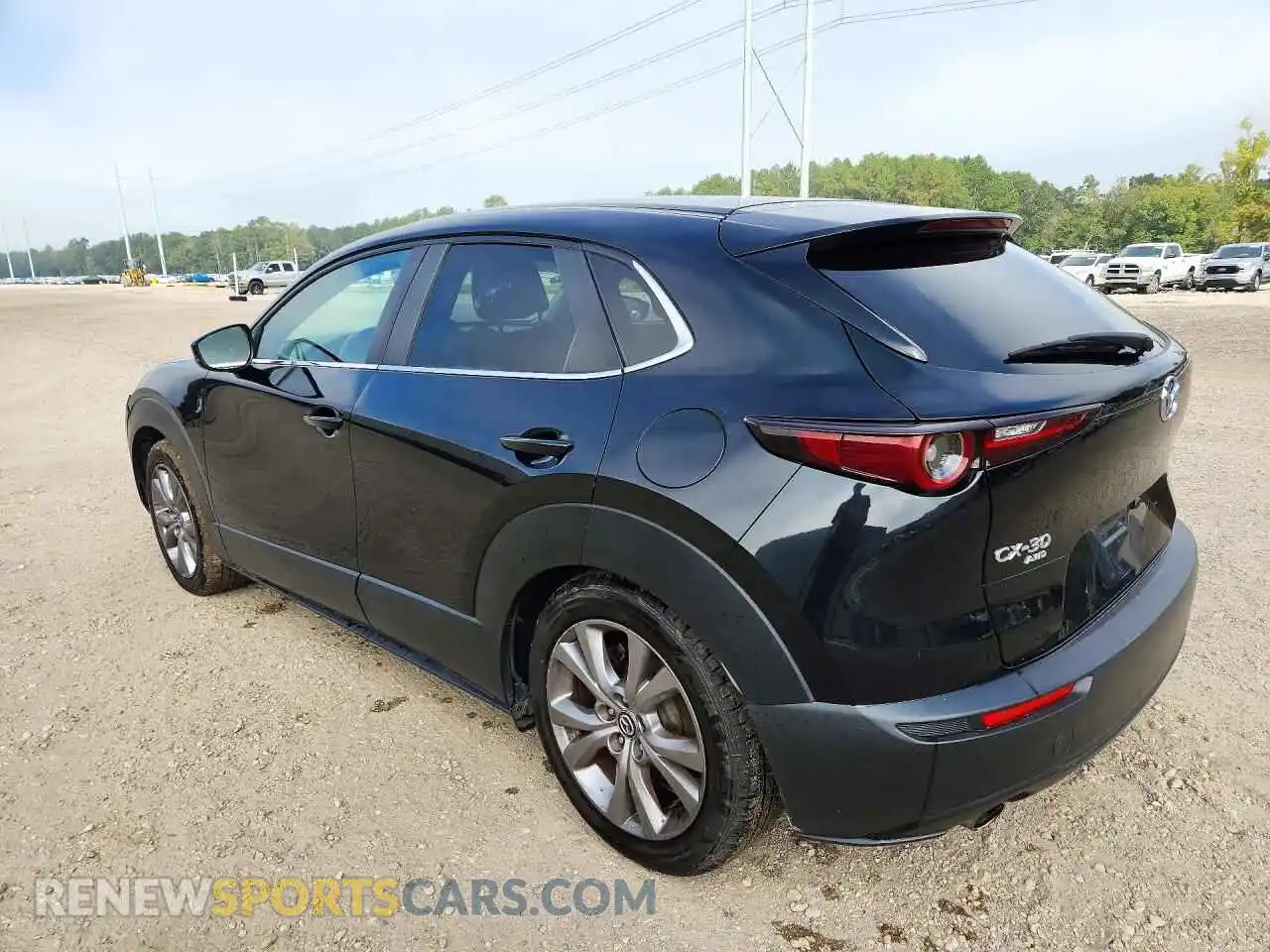 2 fotografías del automóvil dañado 3MVDMBBLXMM244815 MAZDA CX30 2021