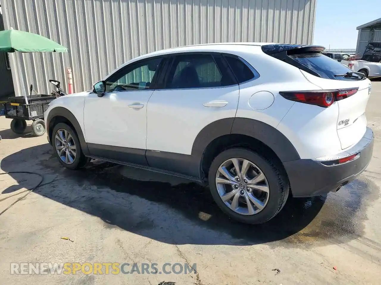 2 Photograph of a damaged car 3MVDMBBLXMM315284 MAZDA CX30 2021