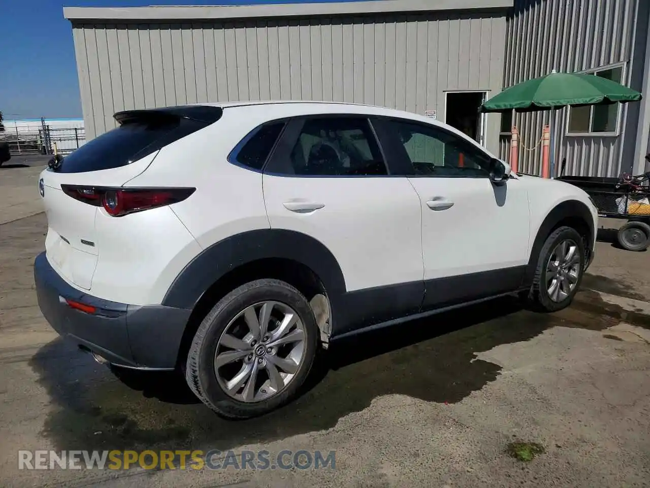 3 Photograph of a damaged car 3MVDMBBLXMM315284 MAZDA CX30 2021
