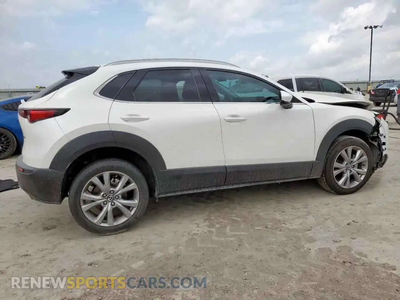 3 Photograph of a damaged car 3MVDMBDL0MM312262 MAZDA CX30 2021