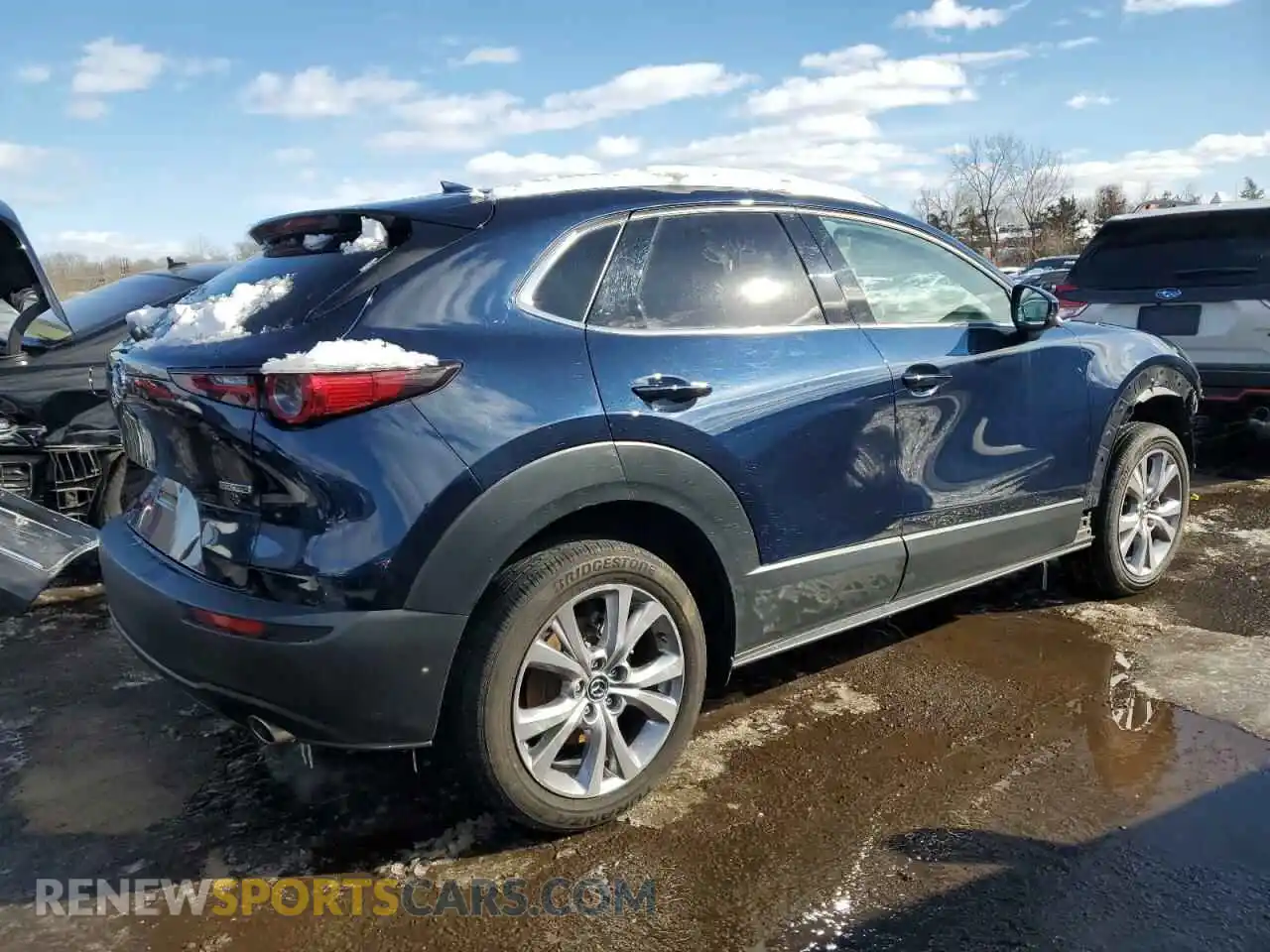 3 Photograph of a damaged car 3MVDMBDL1MM316515 MAZDA CX30 2021