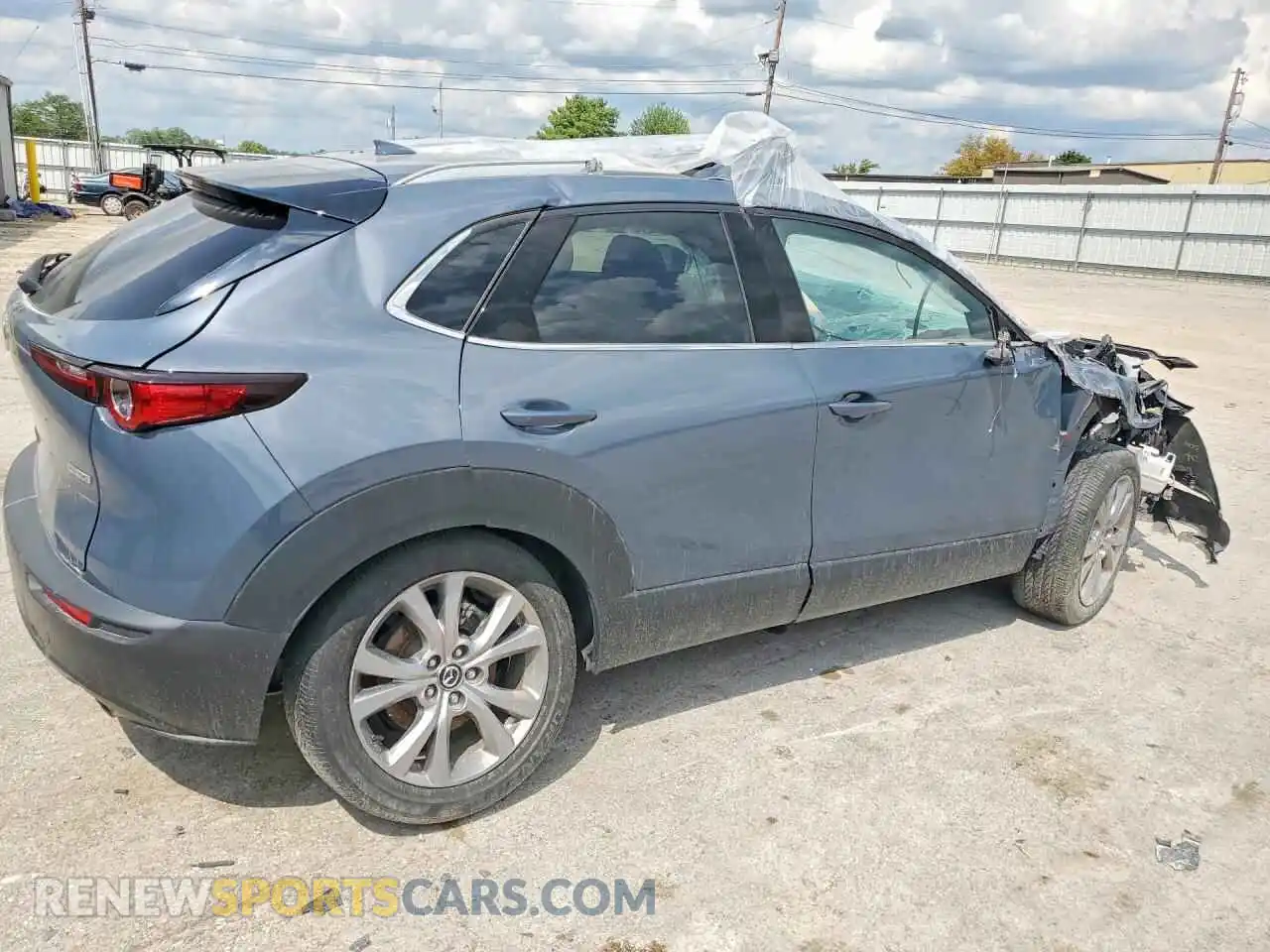 3 Photograph of a damaged car 3MVDMBDL3MM252218 MAZDA CX30 2021