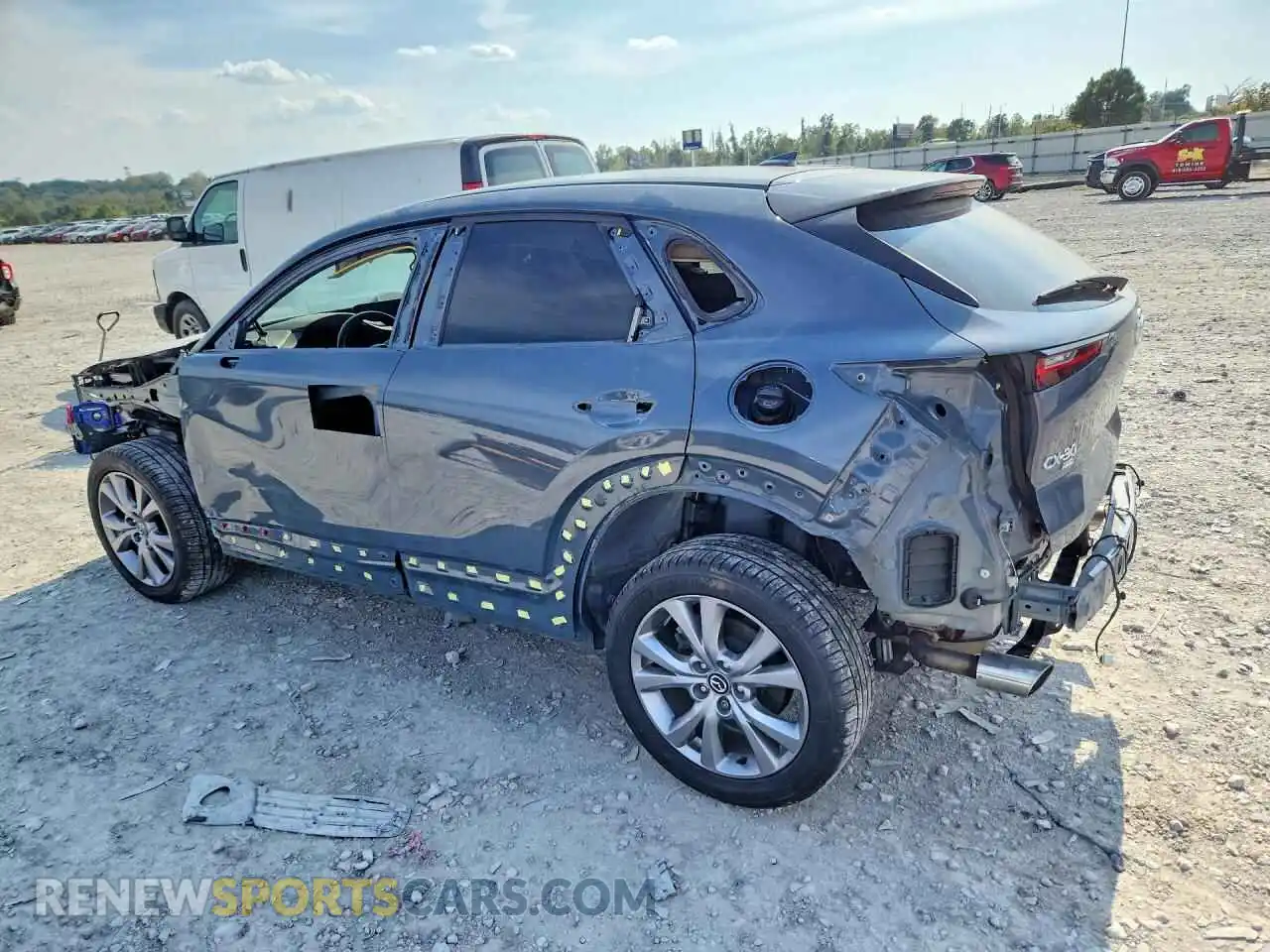 2 Photograph of a damaged car 3MVDMBDY7MM309094 MAZDA CX30 2021