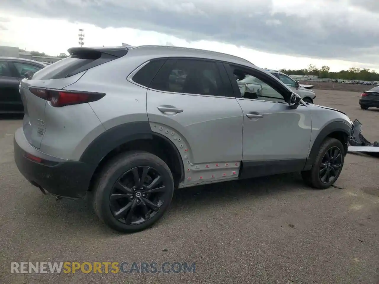 3 Photograph of a damaged car 3MVDMBDY9MM305998 MAZDA CX30 2021