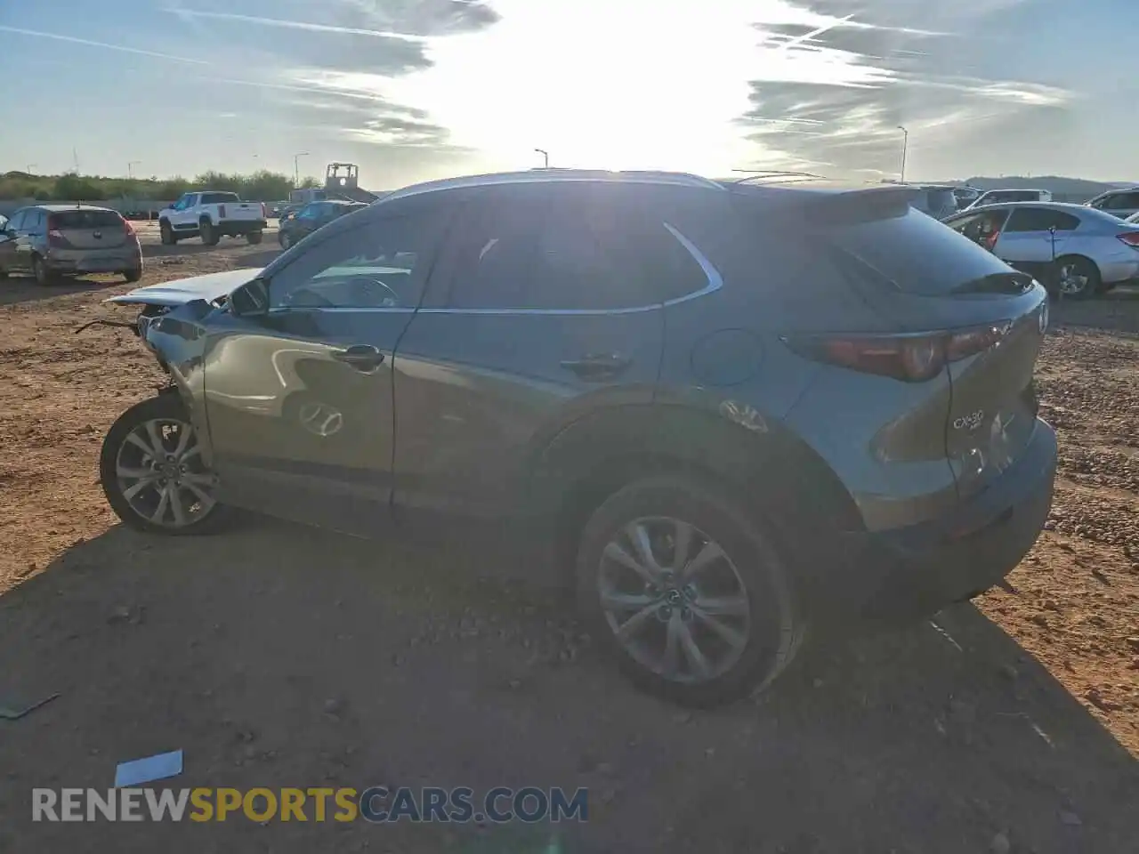 2 fotografías del automóvil dañado 3MVDMBBL0NM427450 MAZDA CX30 2022