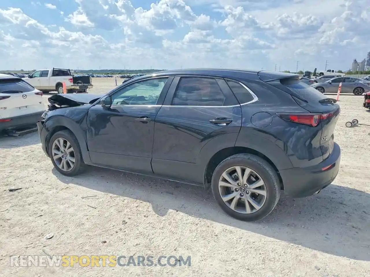 2 fotografías del automóvil dañado 3MVDMBBL0NM456737 MAZDA CX30 2022