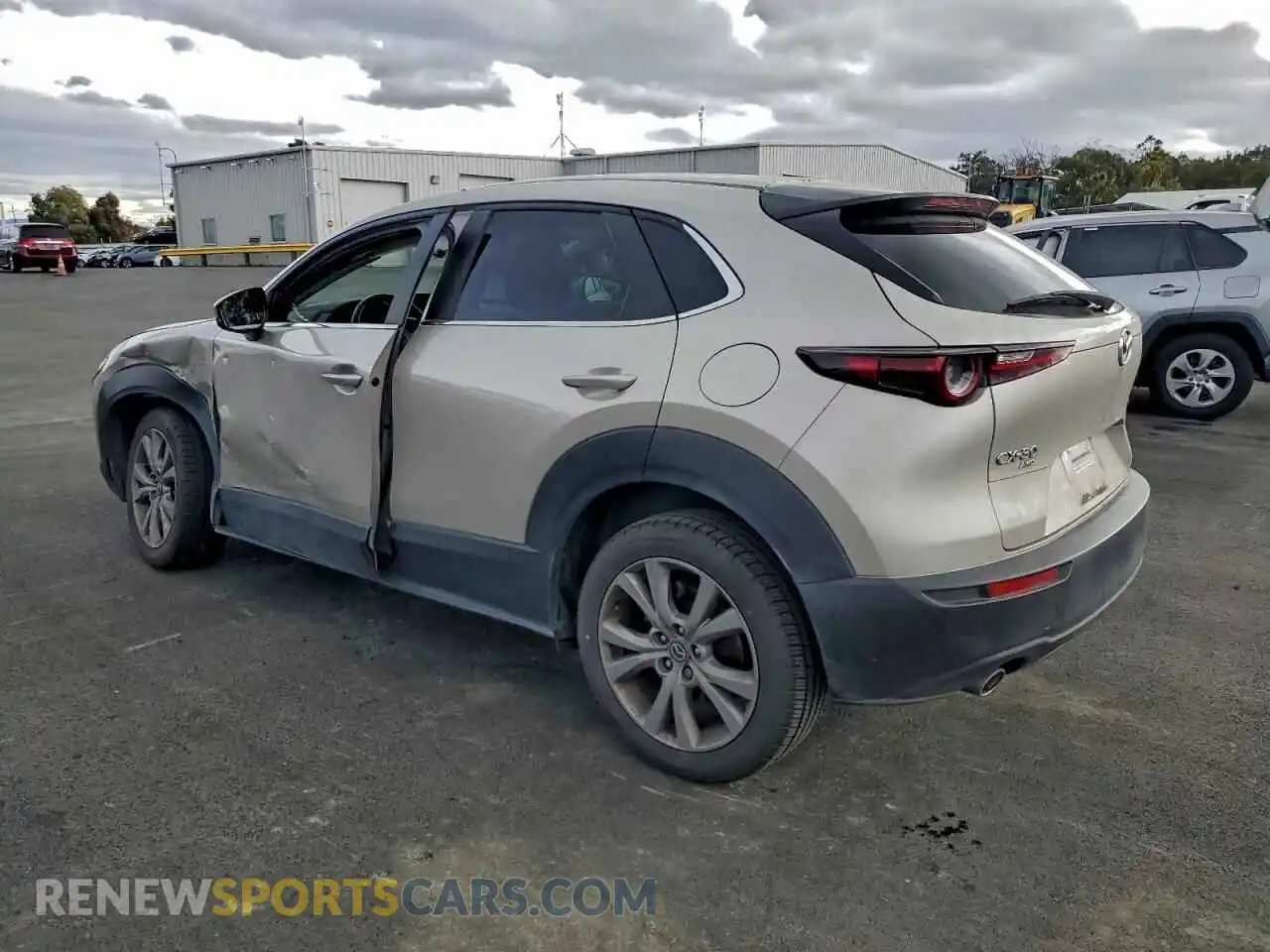 2 fotografías del automóvil dañado 3MVDMBBL1NM457928 MAZDA CX30 2022