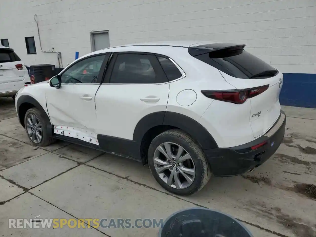 2 Photograph of a damaged car 3MVDMBBL2NM457095 MAZDA CX30 2022