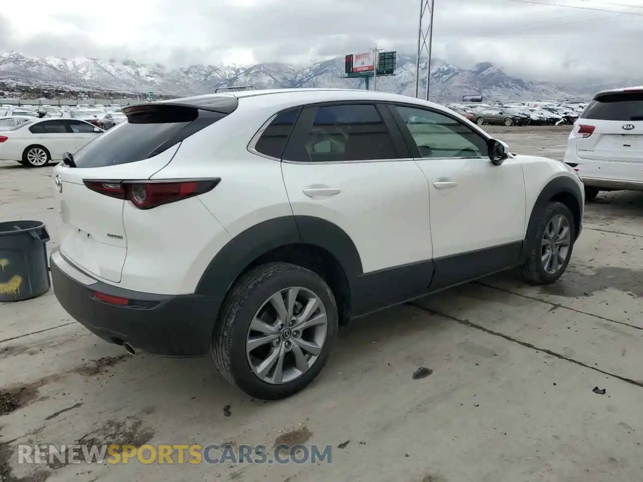 3 Photograph of a damaged car 3MVDMBBL2NM457095 MAZDA CX30 2022