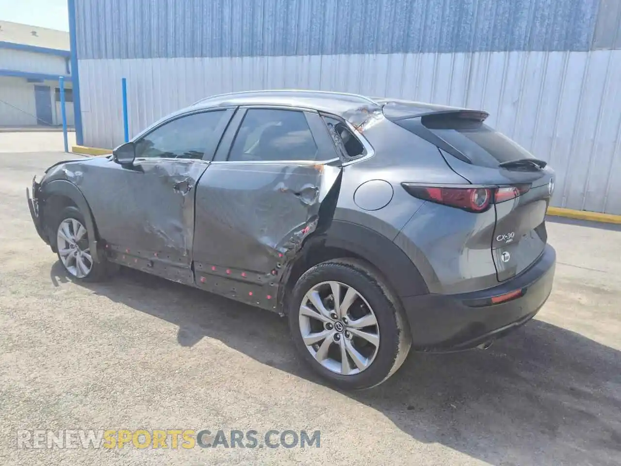 2 Photograph of a damaged car 3MVDMBBL4NM400445 MAZDA CX30 2022