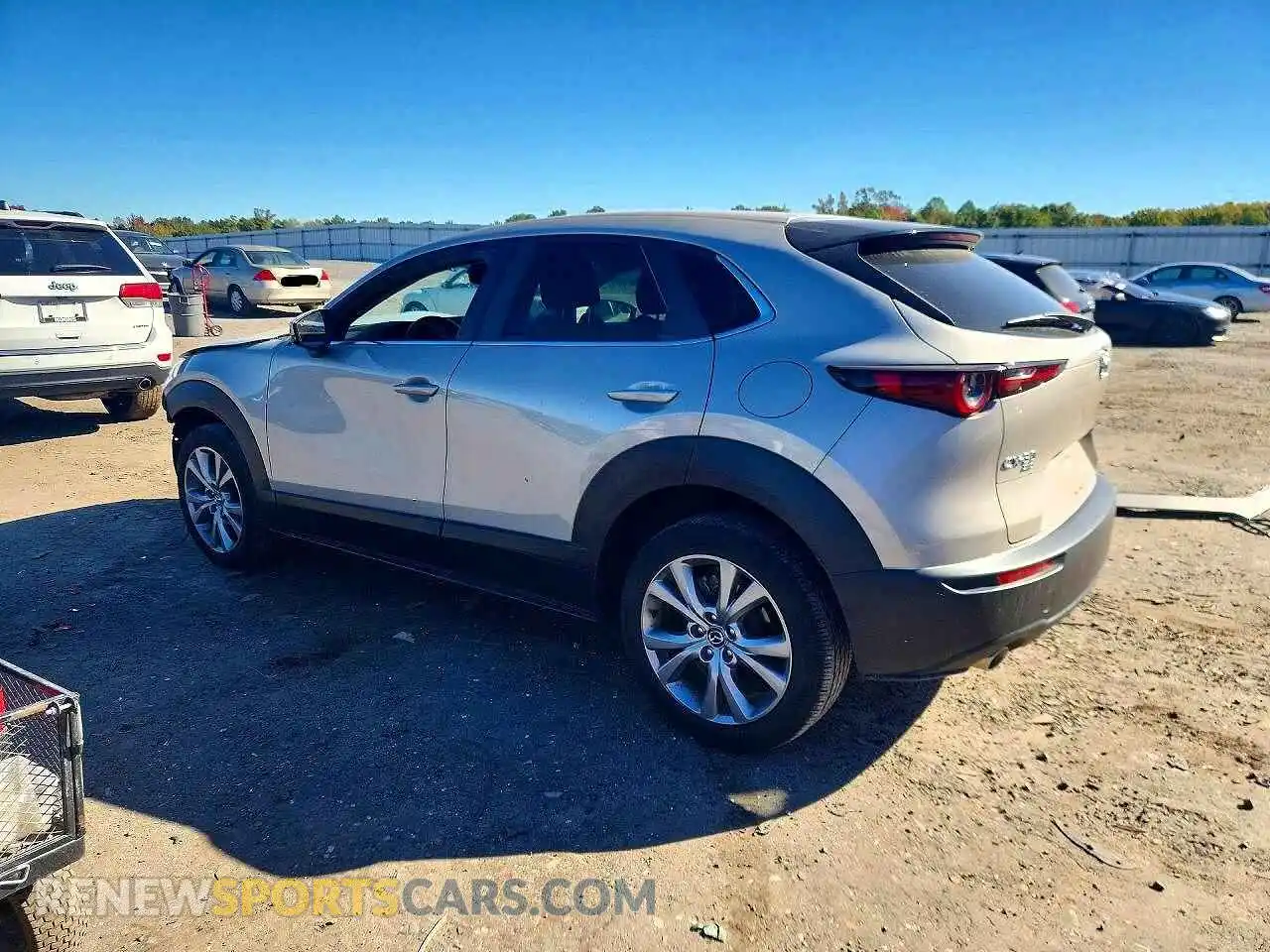 2 Photograph of a damaged car 3MVDMBBL8NM453746 MAZDA CX30 2022