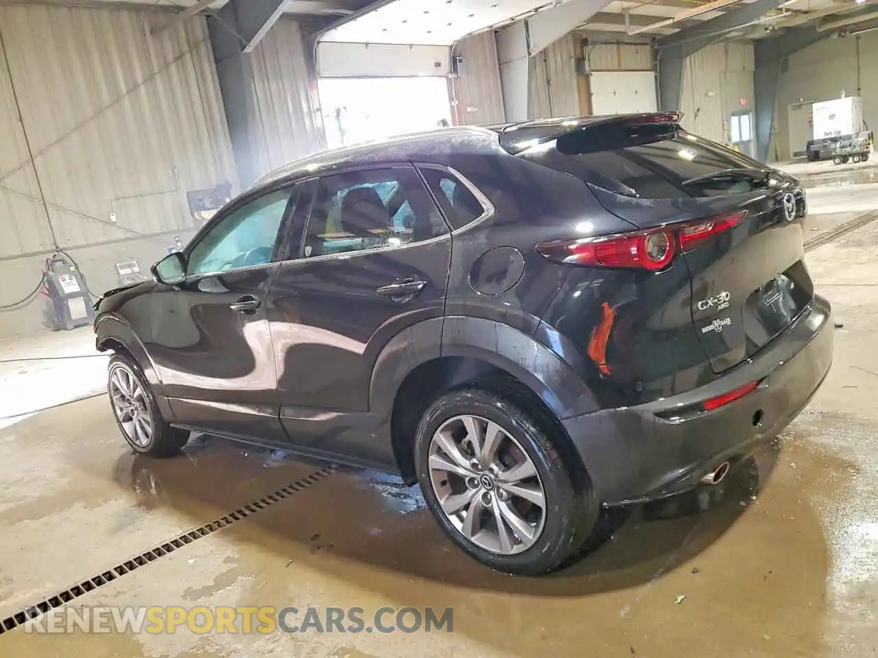 2 Photograph of a damaged car 3MVDMBBLXNM401339 MAZDA CX30 2022