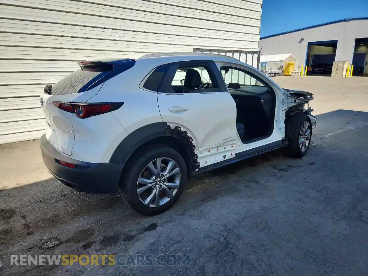 3 Photograph of a damaged car 3MVDMBCL1NM409568 MAZDA CX30 2022