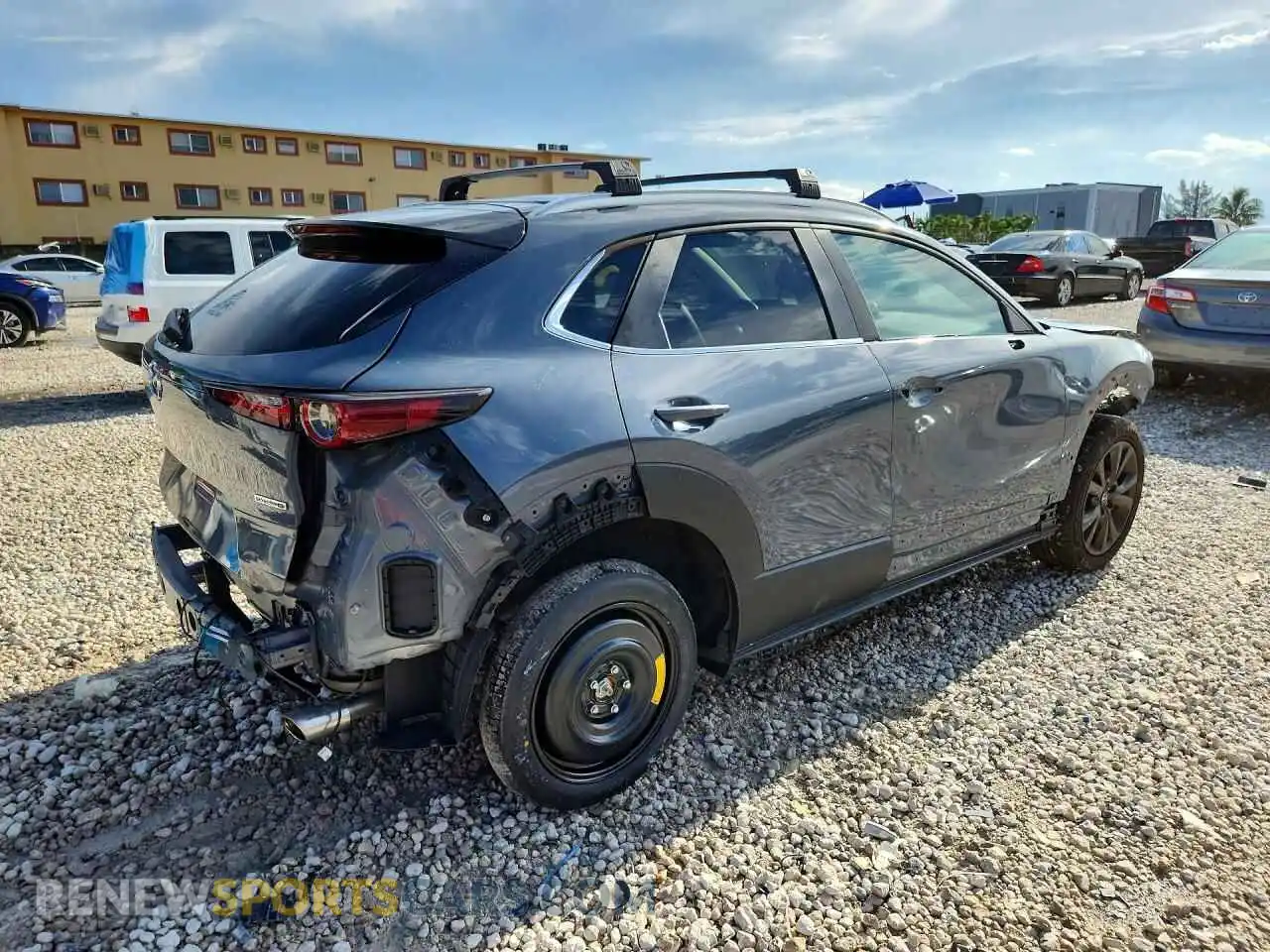 3 Photograph of a damaged car 3MVDMBCL4NM405756 MAZDA CX30 2022